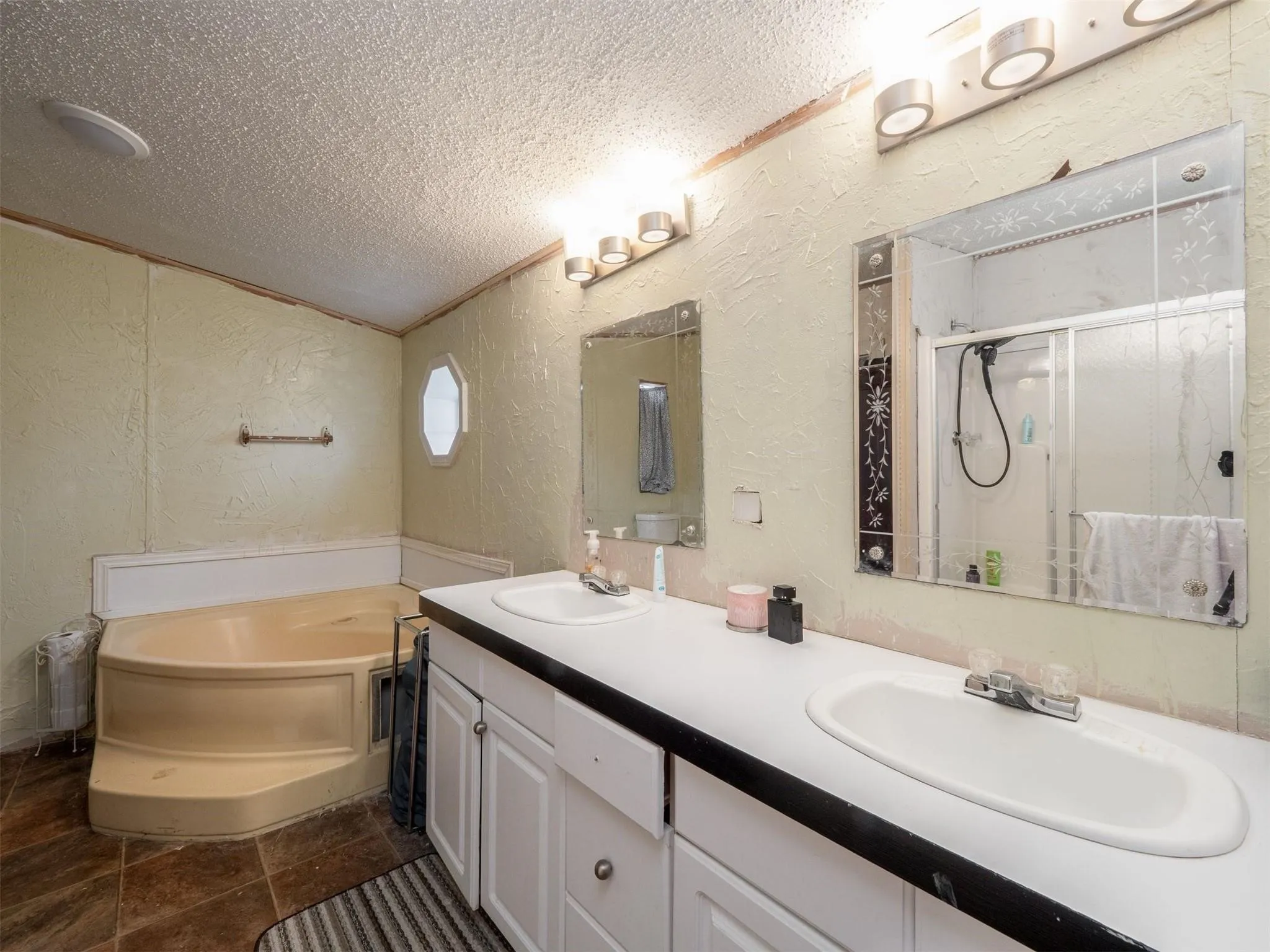 Mobile Home For Rent in Hunt County , 8591 W Ridge Drive, Quinlan, Texas 75474, 4 Bedroom, 2 Bathroom, Garage spaces, 2,105 Sqft, built in 1998, mls#21363883, Real Estate Agent in Quinlan, Homes For Rent in Hunt county, Homes For Rent in Quinlan, Realtor in Quinlan Texas, Real Estate Brokerage Independent Realty Texas, Luminita Cordes Realtor