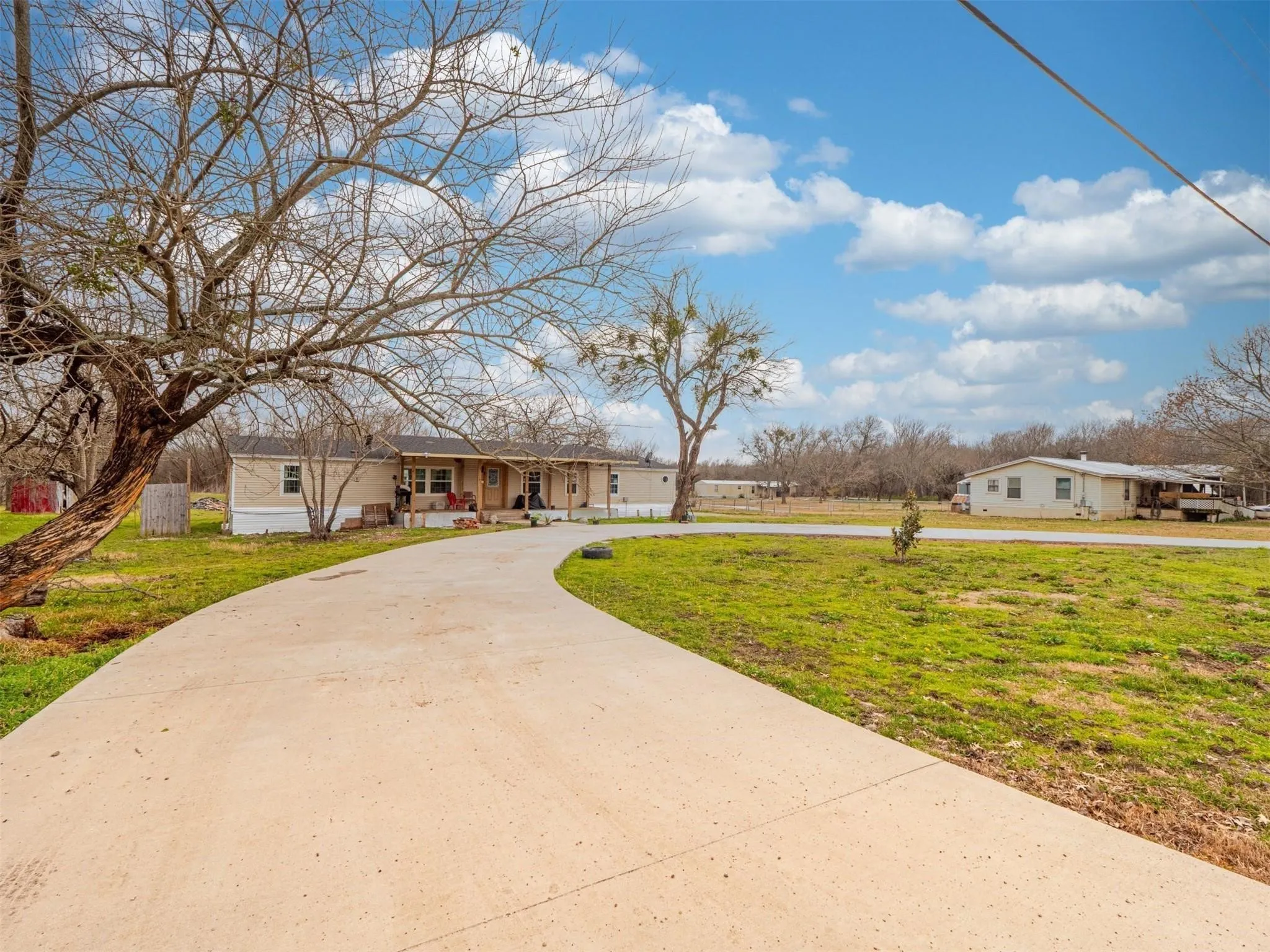 Mobile Home For Rent in Hunt County , 8591 W Ridge Drive, Quinlan, Texas 75474, 4 Bedroom, 2 Bathroom, Garage spaces, 2,105 Sqft, built in 1998, mls#21363883, Real Estate Agent in Quinlan, Homes For Rent in Hunt county, Homes For Rent in Quinlan, Realtor in Quinlan Texas, Real Estate Brokerage Independent Realty Texas, Luminita Cordes Realtor