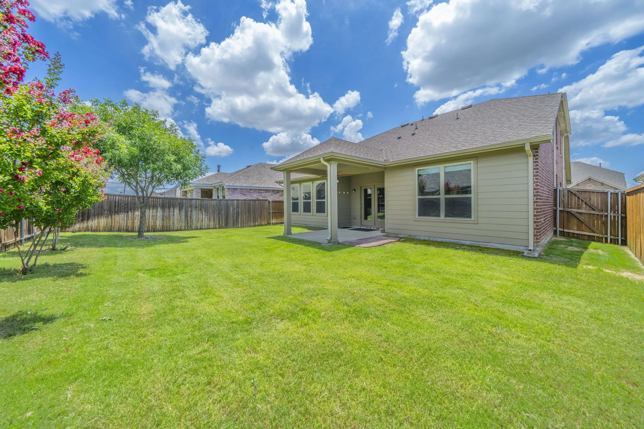 Single Family Residence For Sale in Denton County , 1621 Ranch Trail Road, Aubrey, Texas 76227, 4 Bedroom, 3 Bathroom, 2 Garage spaces, 2,625 Sqft, built in 2017, mls#21363295, Real Estate Agent in Aubrey, Homes For Sale in Denton county, Homes For Sale in Aubrey, Realtor in Aubrey Texas, Real Estate Brokerage Independent Realty Texas, Luminita Cordes Realtor