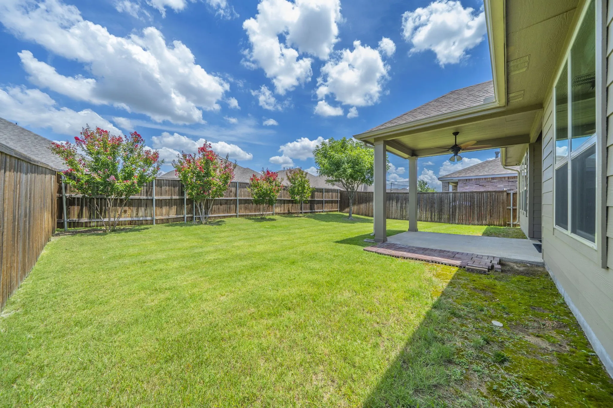 Single Family Residence For Sale in Denton County , 1621 Ranch Trail Road, Aubrey, Texas 76227, 4 Bedroom, 3 Bathroom, 2 Garage spaces, 2,625 Sqft, built in 2017, mls#21363295, Real Estate Agent in Aubrey, Homes For Sale in Denton county, Homes For Sale in Aubrey, Realtor in Aubrey Texas, Real Estate Brokerage Independent Realty Texas, Luminita Cordes Realtor