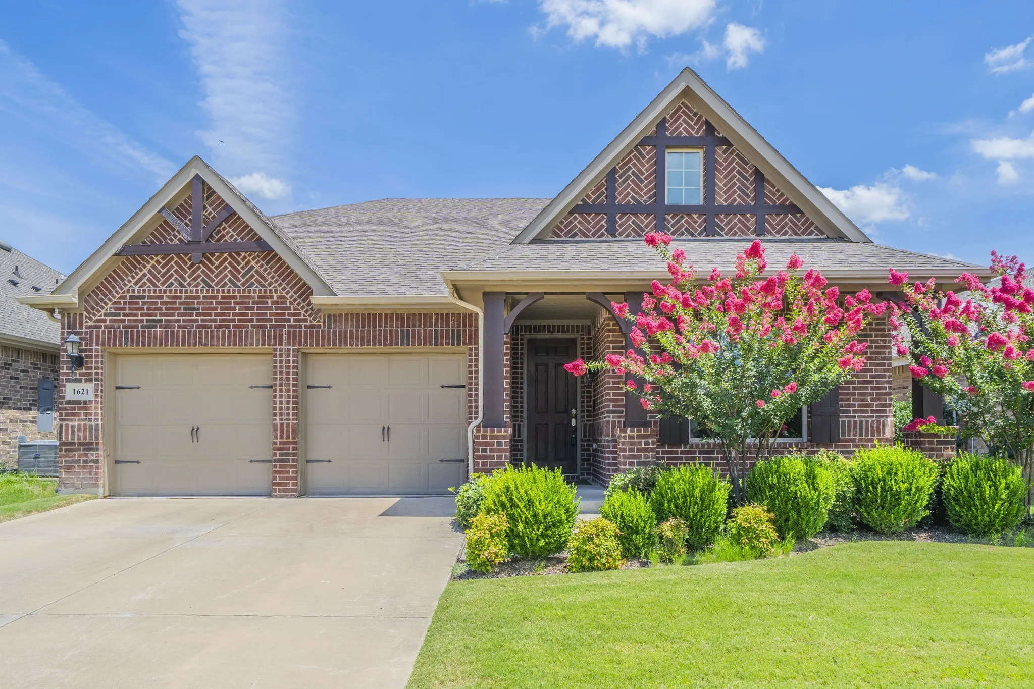 Single Family Residence For Sale in Denton County , 1621 Ranch Trail Road, Aubrey, Texas 76227, 4 Bedroom, 3 Bathroom, 2 Garage spaces, 2,625 Sqft, built in 2017, mls#21363295, Real Estate Agent in Aubrey, Homes For Sale in Denton county, Homes For Sale in Aubrey, Realtor in Aubrey Texas, Real Estate Brokerage Independent Realty Texas, Luminita Cordes Realtor