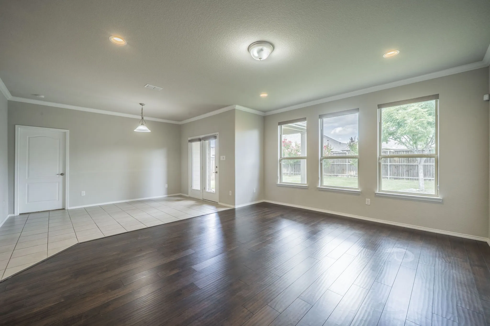 Single Family Residence For Sale in Denton County , 1621 Ranch Trail Road, Aubrey, Texas 76227, 4 Bedroom, 3 Bathroom, 2 Garage spaces, 2,625 Sqft, built in 2017, mls#21363295, Real Estate Agent in Aubrey, Homes For Sale in Denton county, Homes For Sale in Aubrey, Realtor in Aubrey Texas, Real Estate Brokerage Independent Realty Texas, Luminita Cordes Realtor