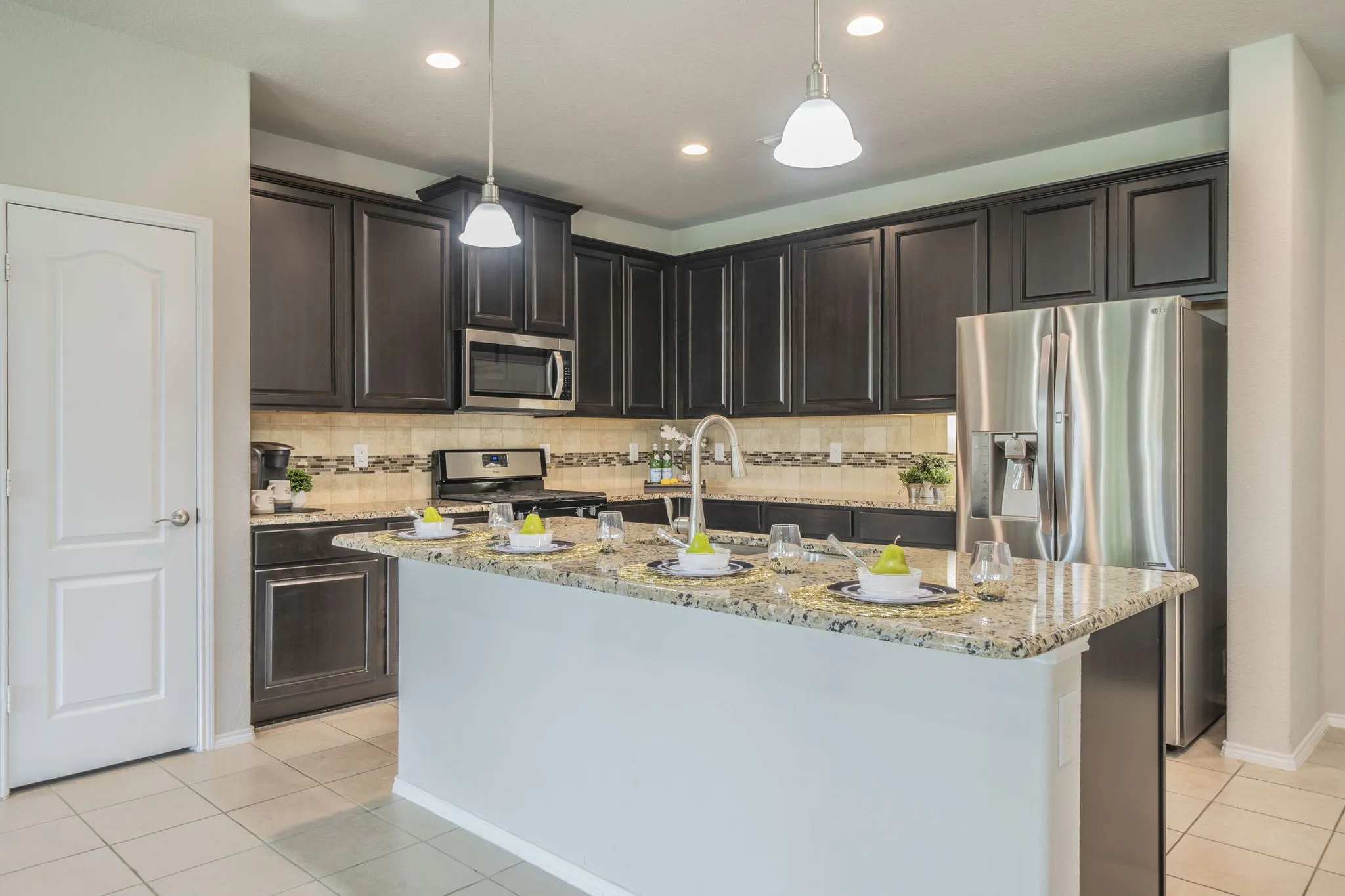 Single Family Residence For Sale in Denton County , 1621 Ranch Trail Road, Aubrey, Texas 76227, 4 Bedroom, 3 Bathroom, 2 Garage spaces, 2,625 Sqft, built in 2017, mls#21363295, Real Estate Agent in Aubrey, Homes For Sale in Denton county, Homes For Sale in Aubrey, Realtor in Aubrey Texas, Real Estate Brokerage Independent Realty Texas, Luminita Cordes Realtor