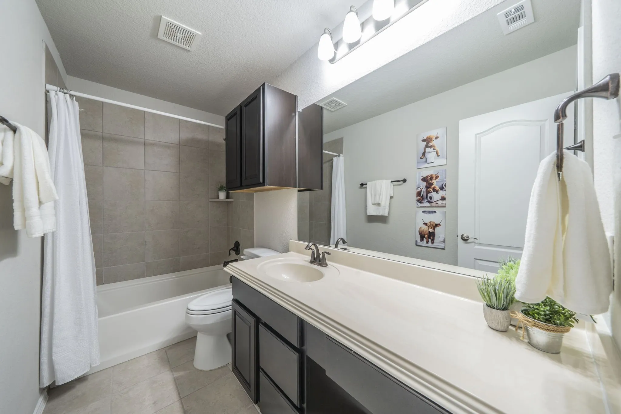 Second floor full bathroom