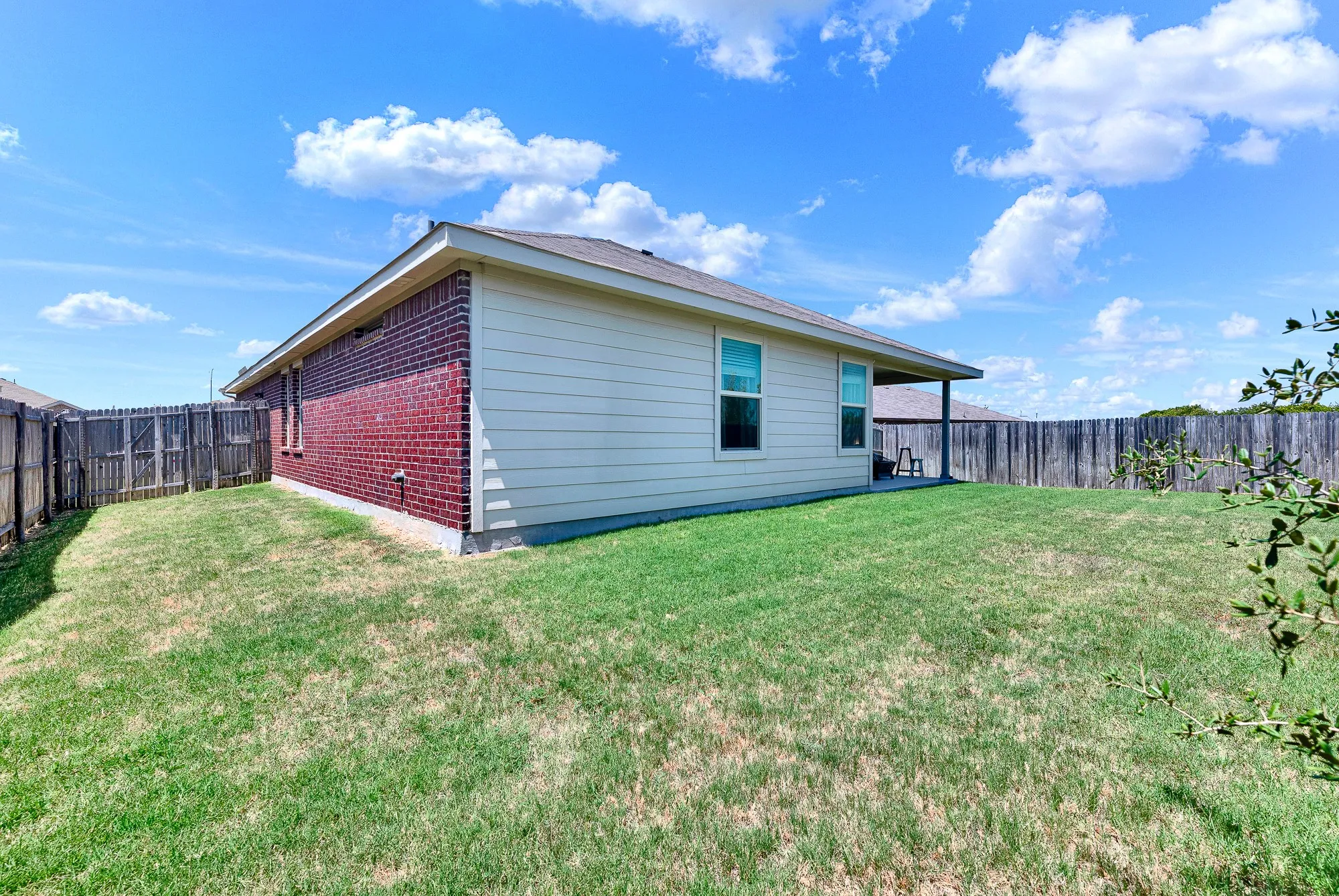 Single Family Residence For Sale in Tarrant County , 9705 Snowbell Lane, Fort Worth, Texas 76036, 3 Bedroom, 2 Bathroom, 2 Garage spaces, 1,733 Sqft, built in 2020, Price $310,000, mls#21363797, Real Estate Agent in Fort Worth, Homes For Sale in Tarrant county, Homes For Sale in Fort Worth, Realtor in Fort Worth Texas, Real Estate Brokerage Independent Realty Texas, Luminita Cordes Realtor