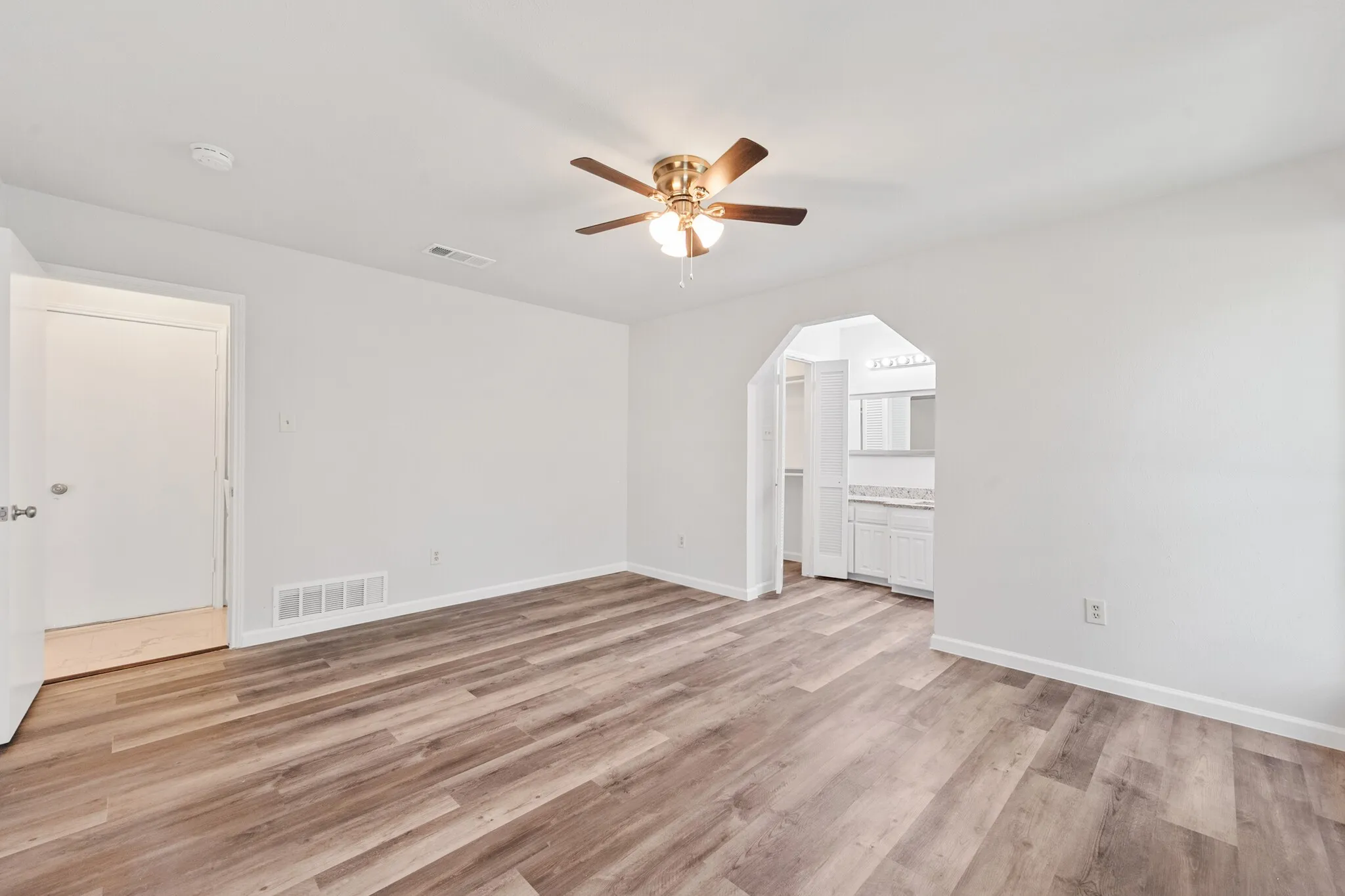 Single Family Residence For Rent in Tarrant County , 805 Salem Drive, Arlington, Texas 76014, 3 Bedroom, 2 Bathroom, 2 Garage spaces, 1,313 Sqft, built in 1978, mls#21363902, Real Estate Agent in Arlington, Homes For Rent in Tarrant county, Homes For Rent in Arlington, Realtor in Arlington Texas, Real Estate Brokerage Independent Realty Texas, Luminita Cordes Realtor