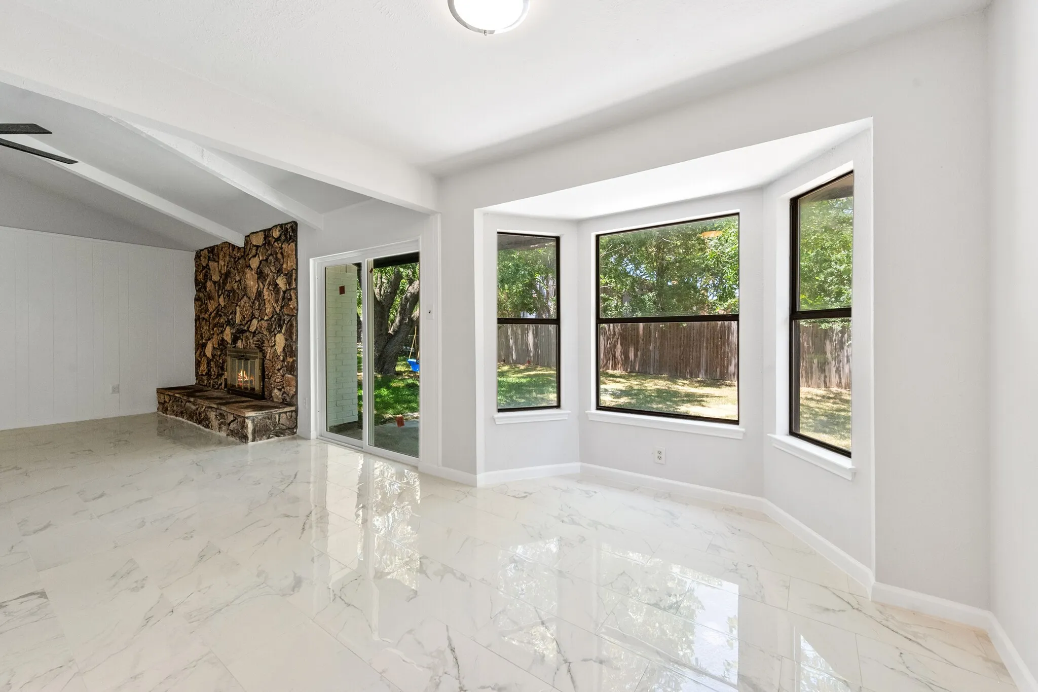 Single Family Residence For Rent in Tarrant County , 805 Salem Drive, Arlington, Texas 76014, 3 Bedroom, 2 Bathroom, 2 Garage spaces, 1,313 Sqft, built in 1978, mls#21363902, Real Estate Agent in Arlington, Homes For Rent in Tarrant county, Homes For Rent in Arlington, Realtor in Arlington Texas, Real Estate Brokerage Independent Realty Texas, Luminita Cordes Realtor