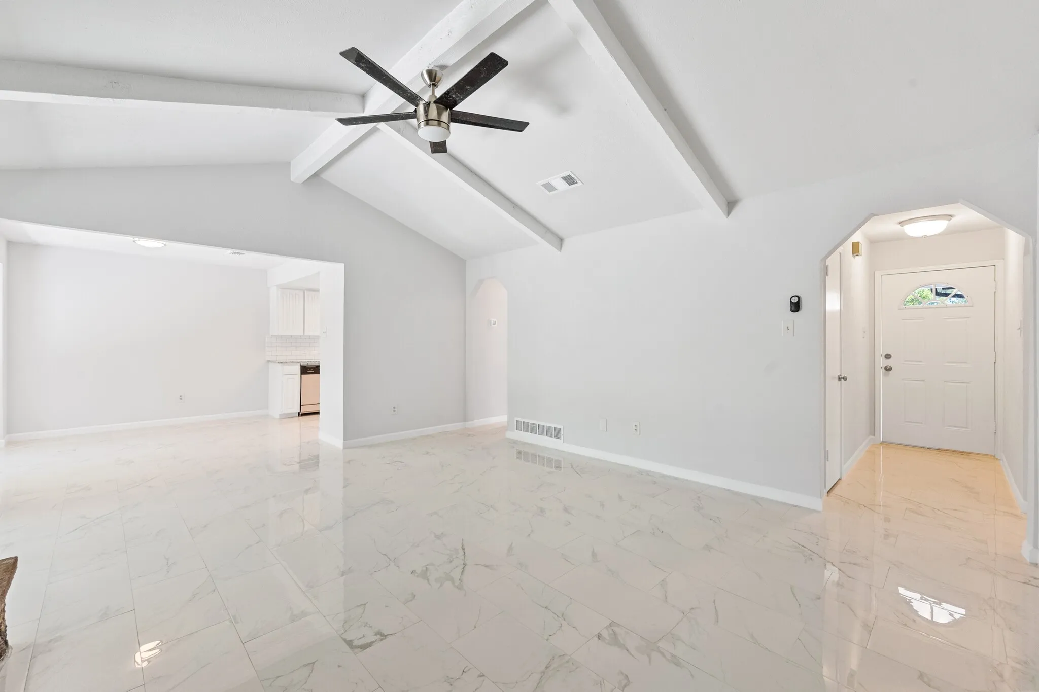 Single Family Residence For Rent in Tarrant County , 805 Salem Drive, Arlington, Texas 76014, 3 Bedroom, 2 Bathroom, 2 Garage spaces, 1,313 Sqft, built in 1978, mls#21363902, Real Estate Agent in Arlington, Homes For Rent in Tarrant county, Homes For Rent in Arlington, Realtor in Arlington Texas, Real Estate Brokerage Independent Realty Texas, Luminita Cordes Realtor