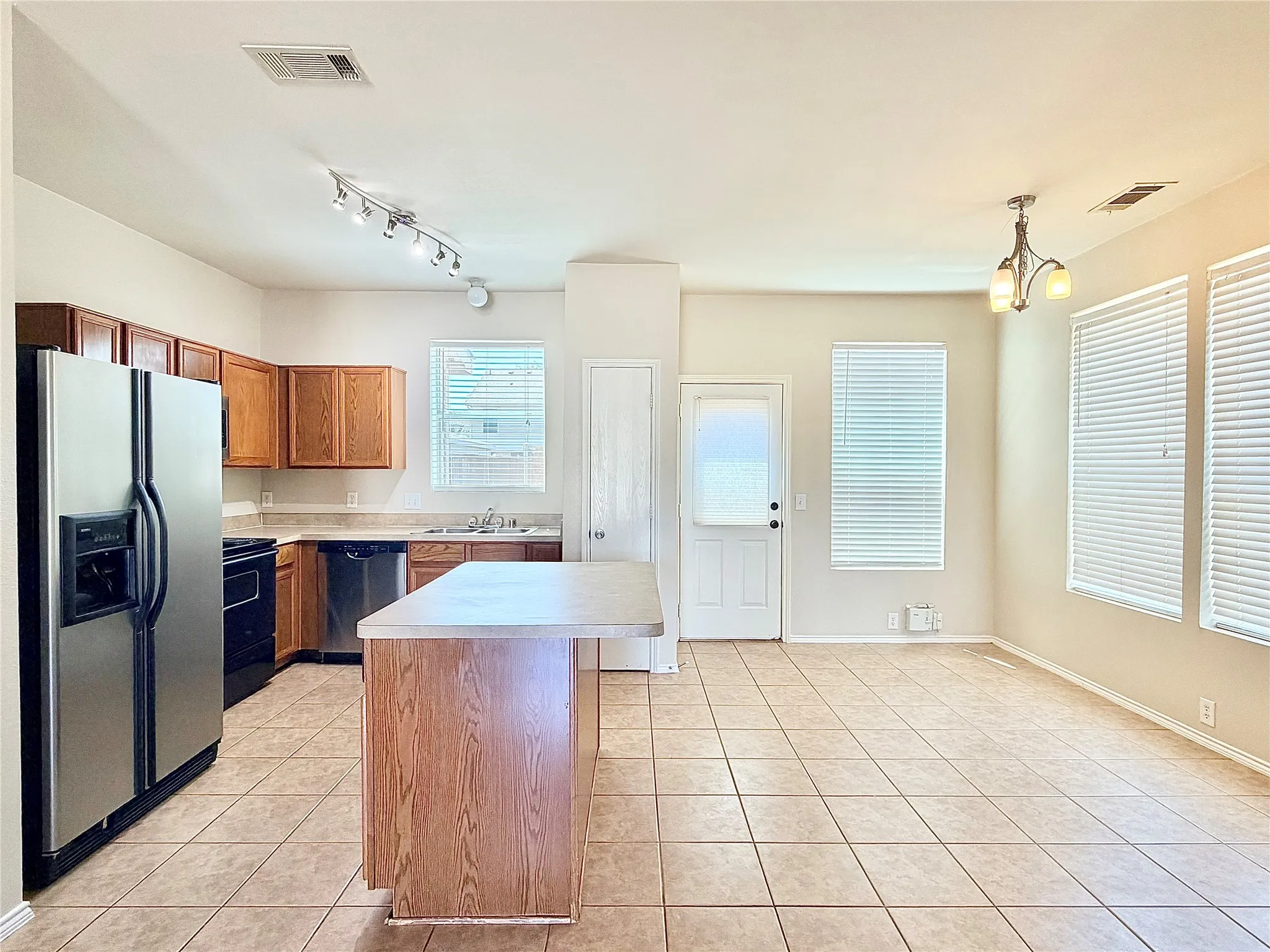 Duplex For Rent in Collin County , 2632 Boedeker Drive, Plano, Texas 75074, 2 Bedroom, 3 Bathroom, 2 Garage spaces, 1,248 Sqft, built in 2005, mls#21363903, Real Estate Agent in Plano, Homes For Rent in Collin county, Homes For Rent in Plano, Realtor in Plano Texas, Real Estate Brokerage Independent Realty Texas, Luminita Cordes Realtor
