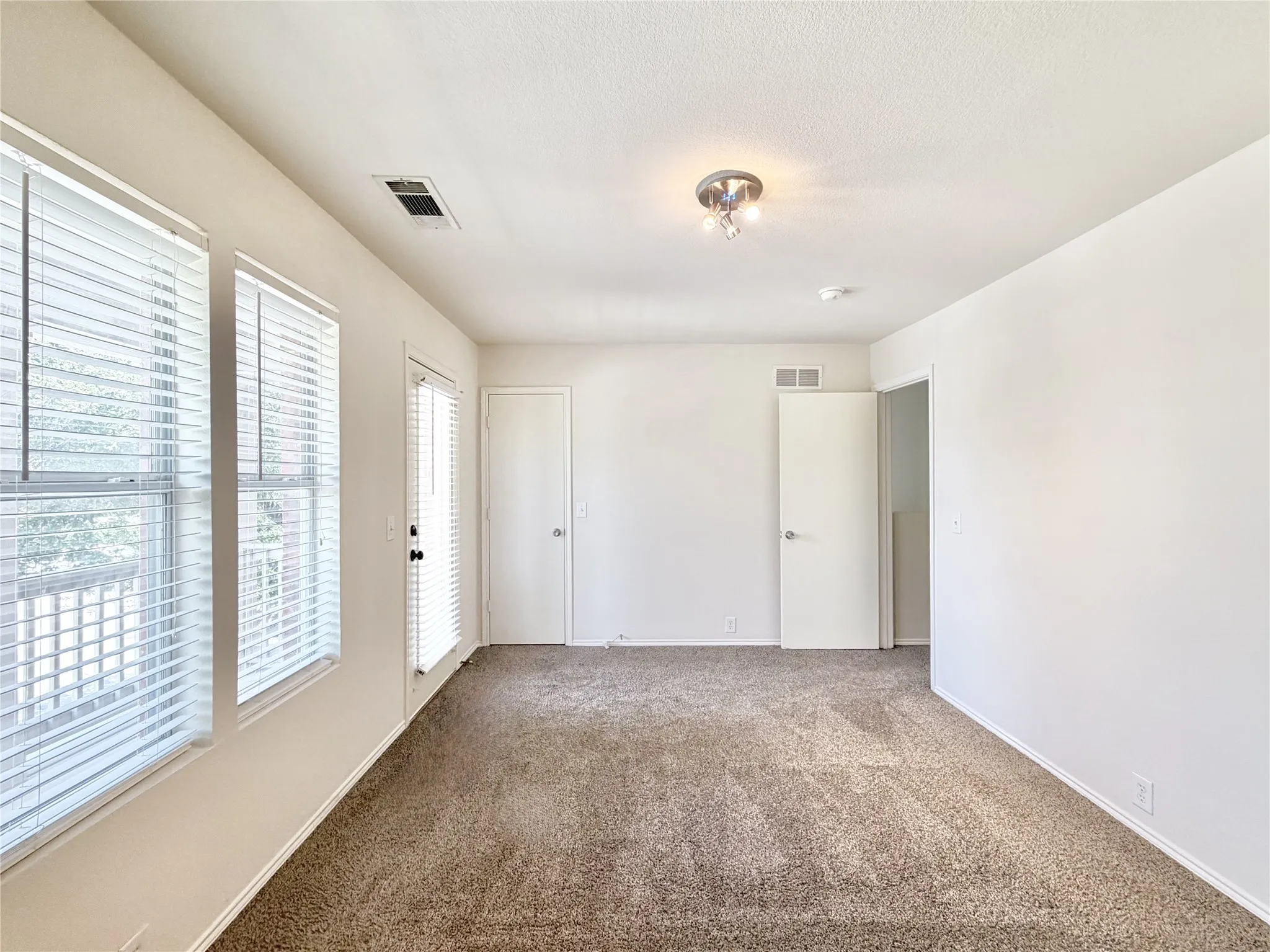 Duplex For Rent in Collin County , 2632 Boedeker Drive, Plano, Texas 75074, 2 Bedroom, 3 Bathroom, 2 Garage spaces, 1,248 Sqft, built in 2005, mls#21363903, Real Estate Agent in Plano, Homes For Rent in Collin county, Homes For Rent in Plano, Realtor in Plano Texas, Real Estate Brokerage Independent Realty Texas, Luminita Cordes Realtor