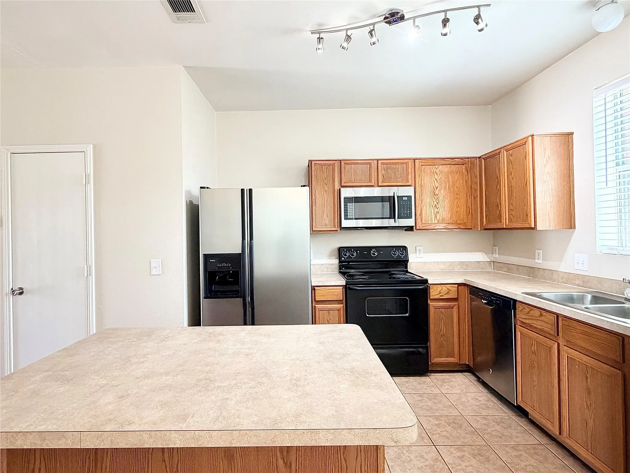 Duplex For Rent in Collin County , 2632 Boedeker Drive, Plano, Texas 75074, 2 Bedroom, 3 Bathroom, 2 Garage spaces, 1,248 Sqft, built in 2005, mls#21363903, Real Estate Agent in Plano, Homes For Rent in Collin county, Homes For Rent in Plano, Realtor in Plano Texas, Real Estate Brokerage Independent Realty Texas, Luminita Cordes Realtor