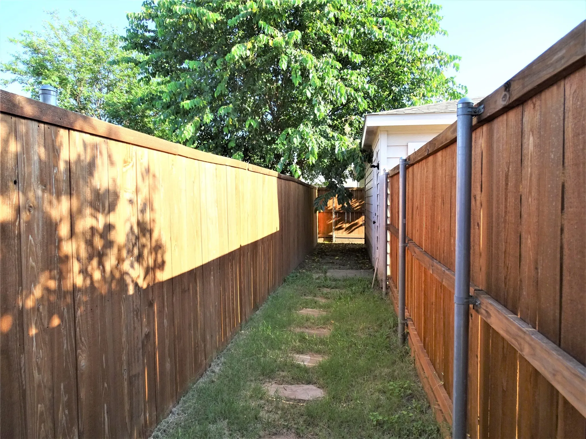 Duplex For Rent in Collin County , 2632 Boedeker Drive, Plano, Texas 75074, 2 Bedroom, 3 Bathroom, 2 Garage spaces, 1,248 Sqft, built in 2005, mls#21363903, Real Estate Agent in Plano, Homes For Rent in Collin county, Homes For Rent in Plano, Realtor in Plano Texas, Real Estate Brokerage Independent Realty Texas, Luminita Cordes Realtor