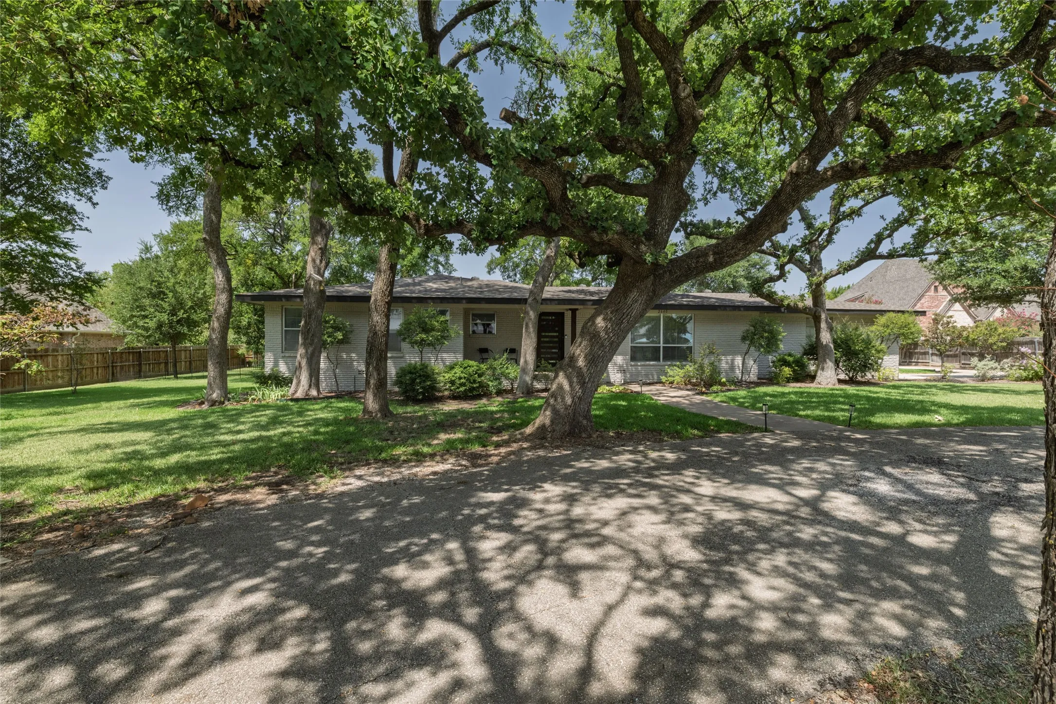 Single Family Residence For Sale in Tarrant County , 2640 Ridgecrest Drive, Southlake, Texas 76092, 3 Bedroom, 2 Bathroom, 2 Garage spaces, 2,107 Sqft, built in 1976, Price $2,195,000, mls#21362545, Real Estate Agent in Southlake, Homes For Sale in Tarrant county, Homes For Sale in Southlake, Realtor in Southlake Texas, Real Estate Brokerage Independent Realty Texas, Luminita Cordes Realtor