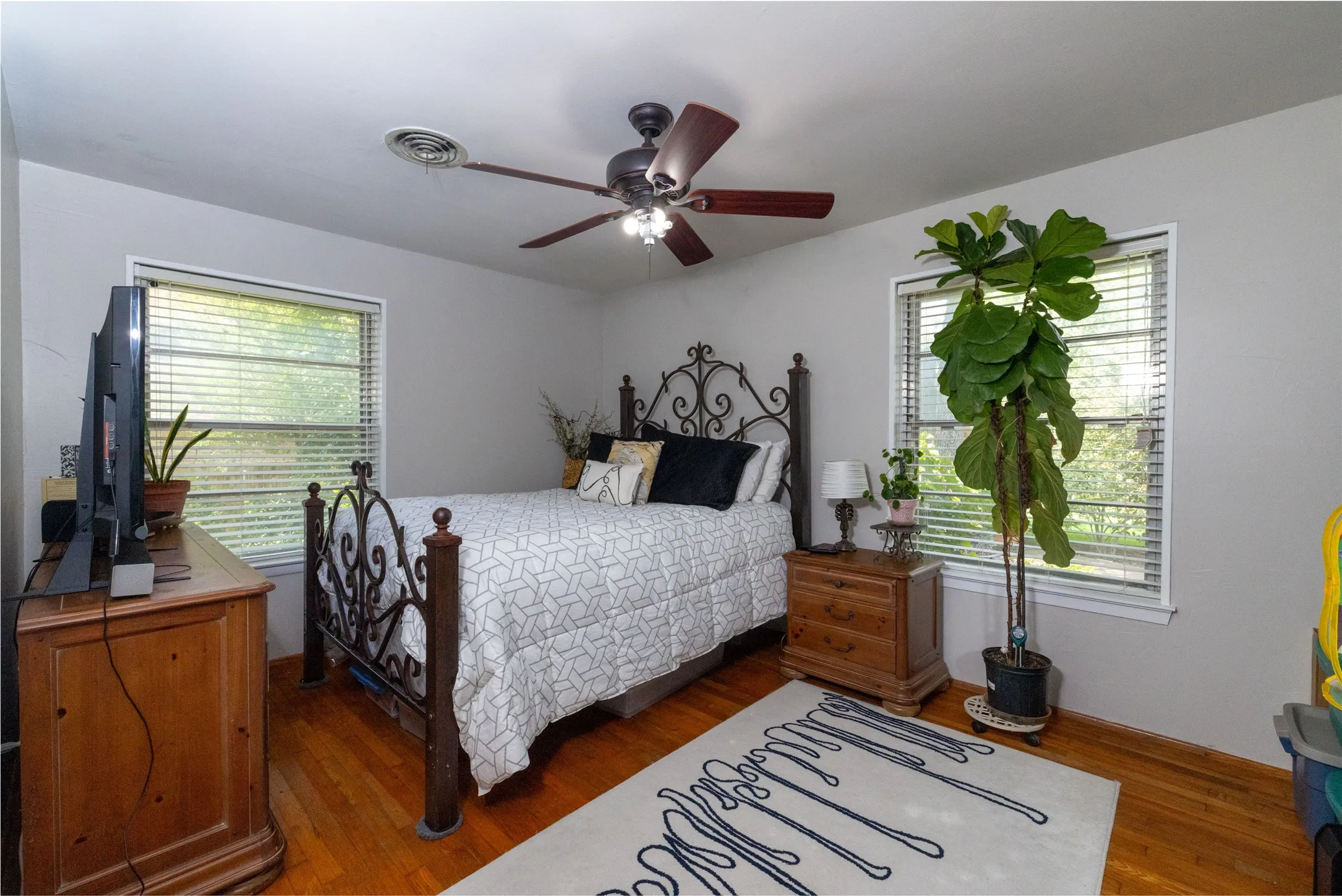 Single Family Residence For Sale in Tarrant County , 2640 Ridgecrest Drive, Southlake, Texas 76092, 3 Bedroom, 2 Bathroom, 2 Garage spaces, 2,107 Sqft, built in 1976, Price $2,195,000, mls#21362545, Real Estate Agent in Southlake, Homes For Sale in Tarrant county, Homes For Sale in Southlake, Realtor in Southlake Texas, Real Estate Brokerage Independent Realty Texas, Luminita Cordes Realtor