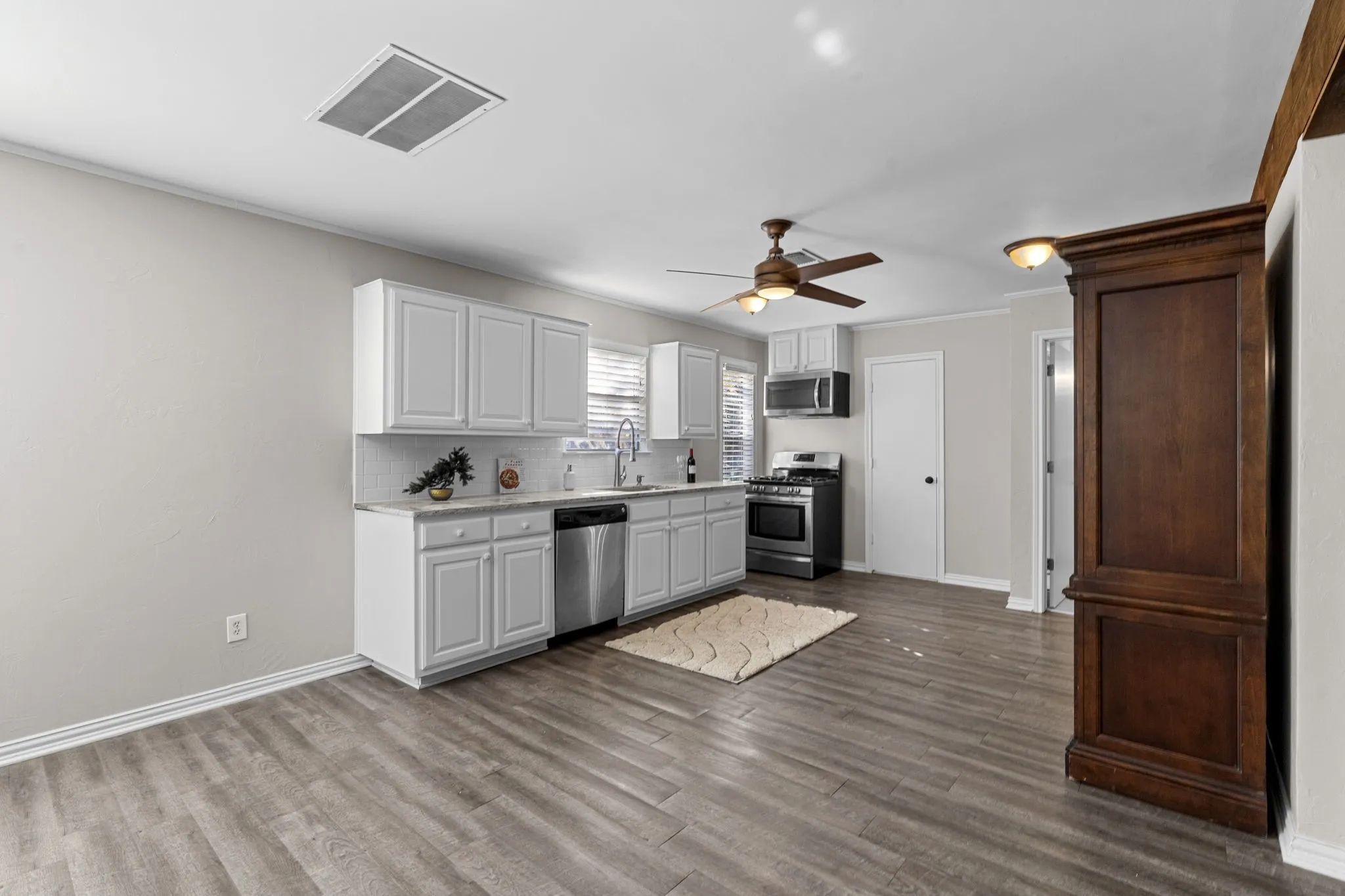 Single Family Residence For Sale in Tarrant County , 2640 Ridgecrest Drive, Southlake, Texas 76092, 3 Bedroom, 2 Bathroom, 2 Garage spaces, 2,107 Sqft, built in 1976, Price $2,195,000, mls#21362545, Real Estate Agent in Southlake, Homes For Sale in Tarrant county, Homes For Sale in Southlake, Realtor in Southlake Texas, Real Estate Brokerage Independent Realty Texas, Luminita Cordes Realtor
