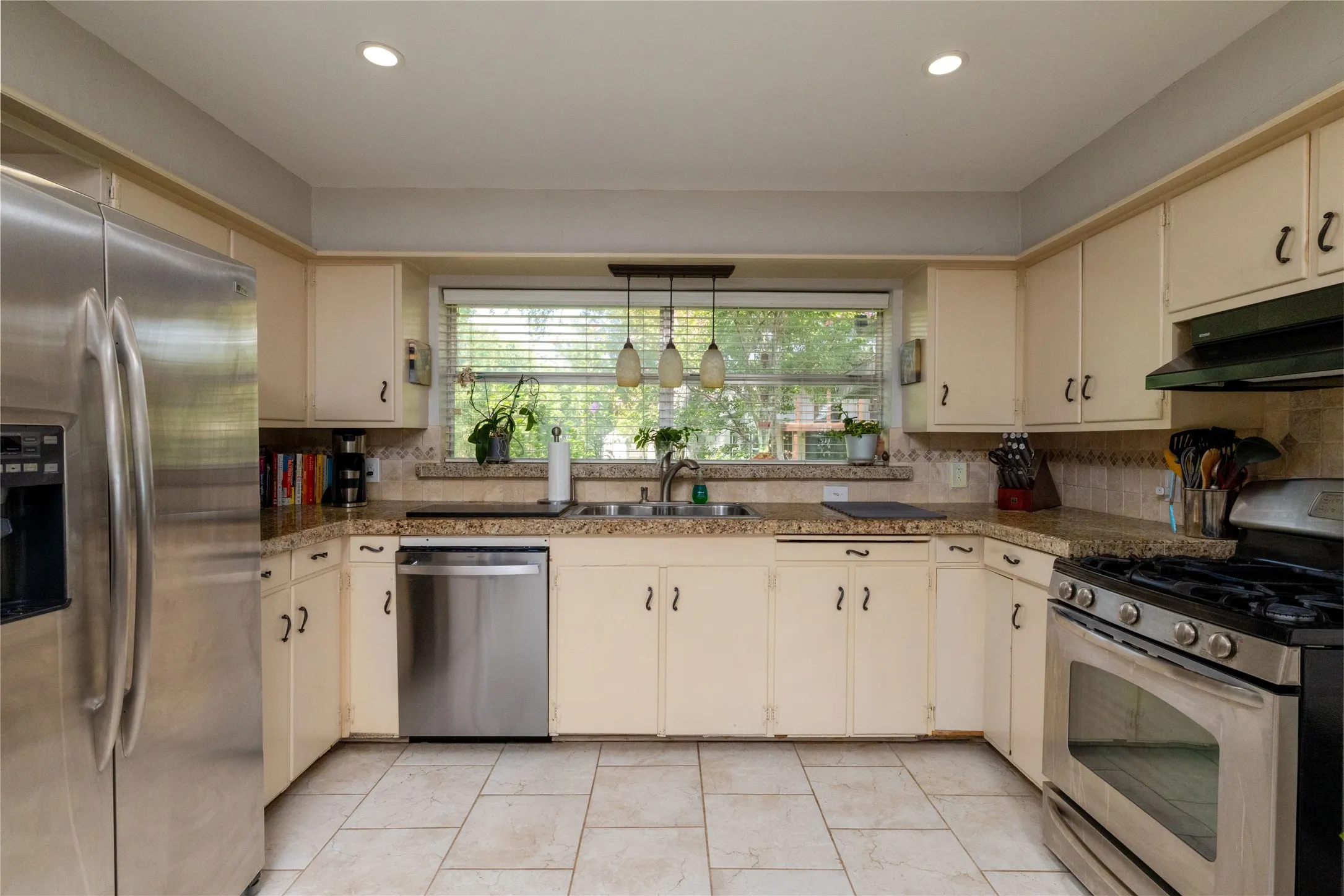 Single Family Residence For Sale in Tarrant County , 2640 Ridgecrest Drive, Southlake, Texas 76092, 3 Bedroom, 2 Bathroom, 2 Garage spaces, 2,107 Sqft, built in 1976, Price $2,195,000, mls#21362545, Real Estate Agent in Southlake, Homes For Sale in Tarrant county, Homes For Sale in Southlake, Realtor in Southlake Texas, Real Estate Brokerage Independent Realty Texas, Luminita Cordes Realtor