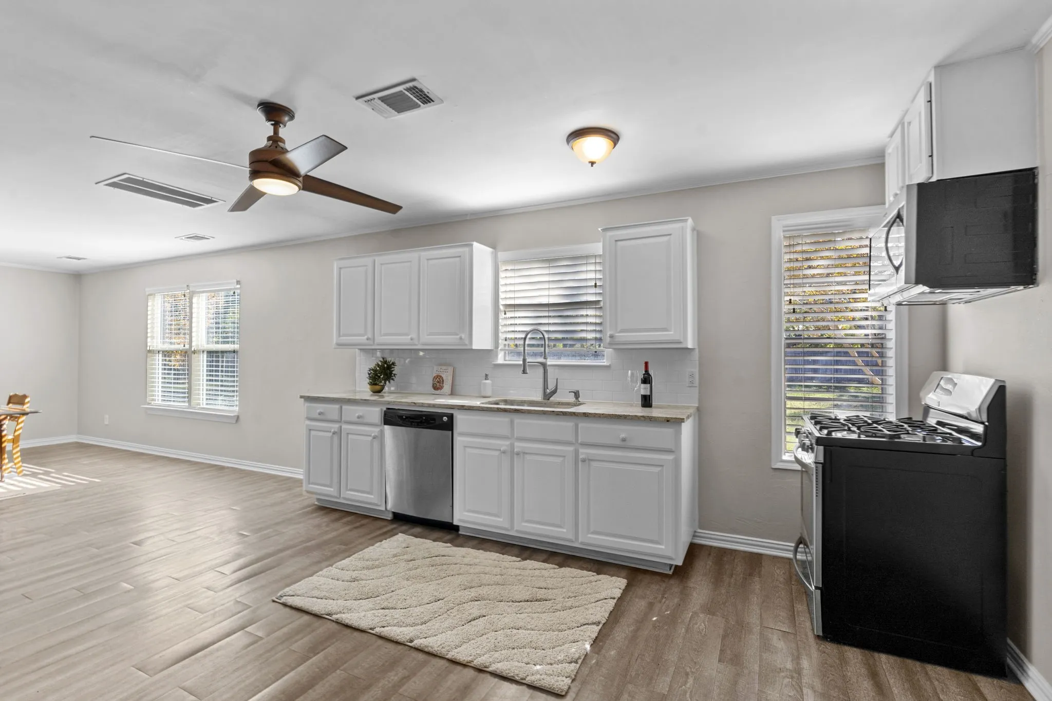 Single Family Residence For Sale in Tarrant County , 2640 Ridgecrest Drive, Southlake, Texas 76092, 3 Bedroom, 2 Bathroom, 2 Garage spaces, 2,107 Sqft, built in 1976, Price $2,195,000, mls#21362545, Real Estate Agent in Southlake, Homes For Sale in Tarrant county, Homes For Sale in Southlake, Realtor in Southlake Texas, Real Estate Brokerage Independent Realty Texas, Luminita Cordes Realtor