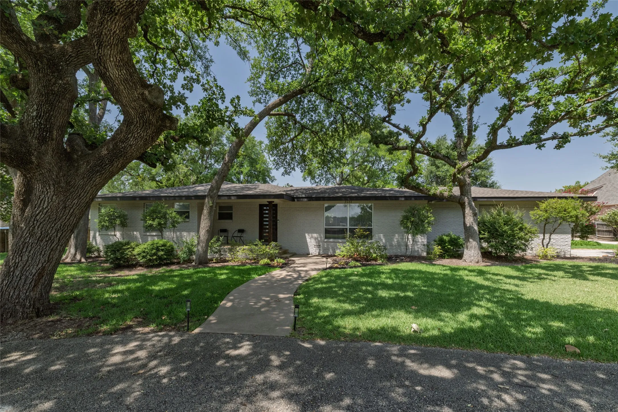 Single Family Residence For Sale in Tarrant County , 2640 Ridgecrest Drive, Southlake, Texas 76092, 3 Bedroom, 2 Bathroom, 2 Garage spaces, 2,107 Sqft, built in 1976, Price $2,195,000, mls#21362545, Real Estate Agent in Southlake, Homes For Sale in Tarrant county, Homes For Sale in Southlake, Realtor in Southlake Texas, Real Estate Brokerage Independent Realty Texas, Luminita Cordes Realtor