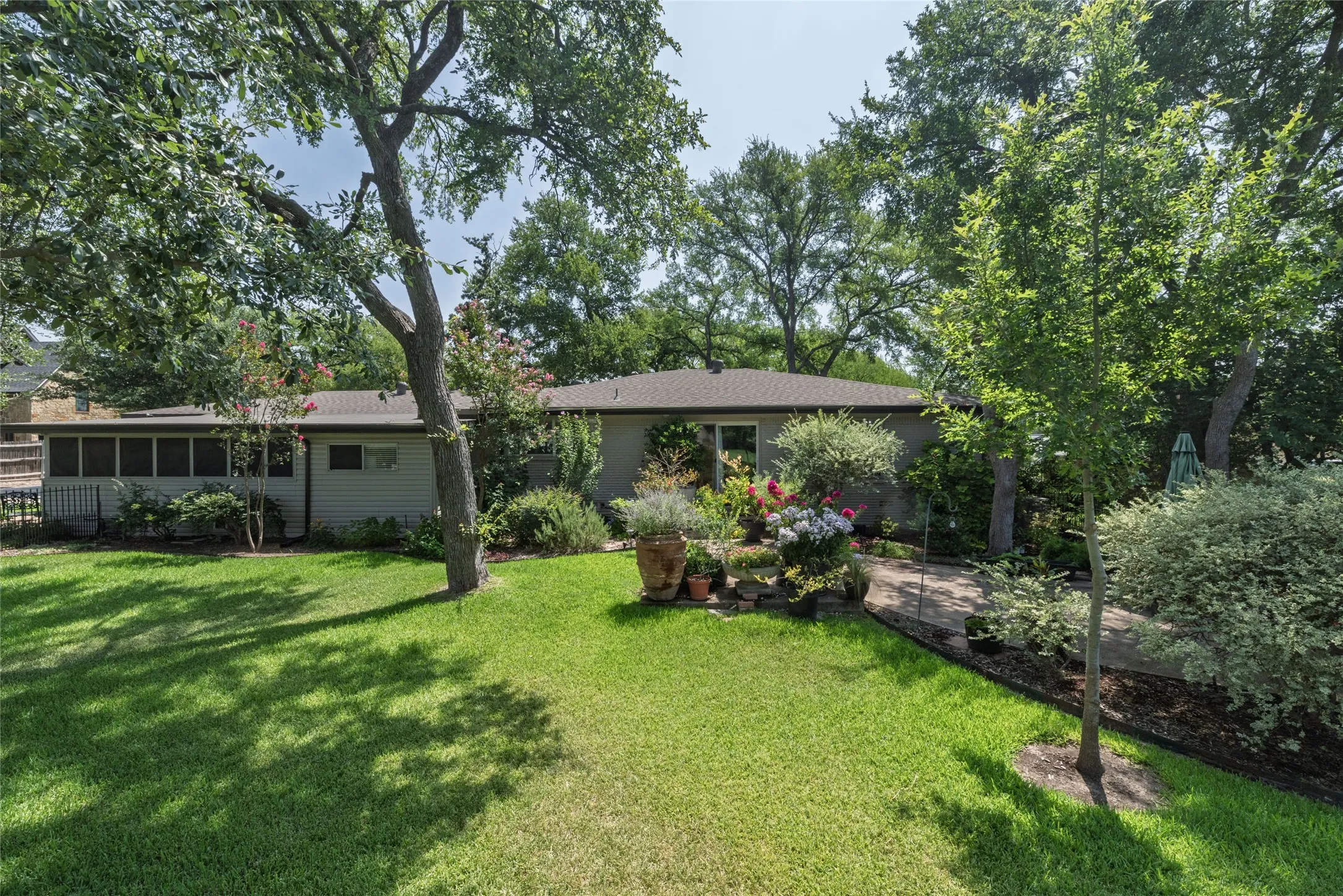 Single Family Residence For Sale in Tarrant County , 2640 Ridgecrest Drive, Southlake, Texas 76092, 3 Bedroom, 2 Bathroom, 2 Garage spaces, 2,107 Sqft, built in 1976, Price $2,195,000, mls#21362545, Real Estate Agent in Southlake, Homes For Sale in Tarrant county, Homes For Sale in Southlake, Realtor in Southlake Texas, Real Estate Brokerage Independent Realty Texas, Luminita Cordes Realtor