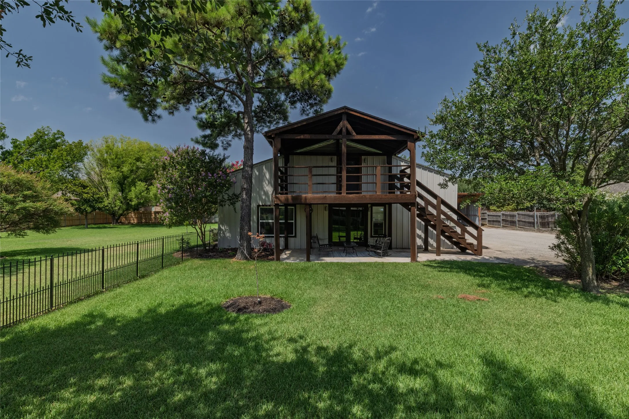 Single Family Residence For Sale in Tarrant County , 2640 Ridgecrest Drive, Southlake, Texas 76092, 3 Bedroom, 2 Bathroom, 2 Garage spaces, 2,107 Sqft, built in 1976, Price $2,195,000, mls#21362545, Real Estate Agent in Southlake, Homes For Sale in Tarrant county, Homes For Sale in Southlake, Realtor in Southlake Texas, Real Estate Brokerage Independent Realty Texas, Luminita Cordes Realtor