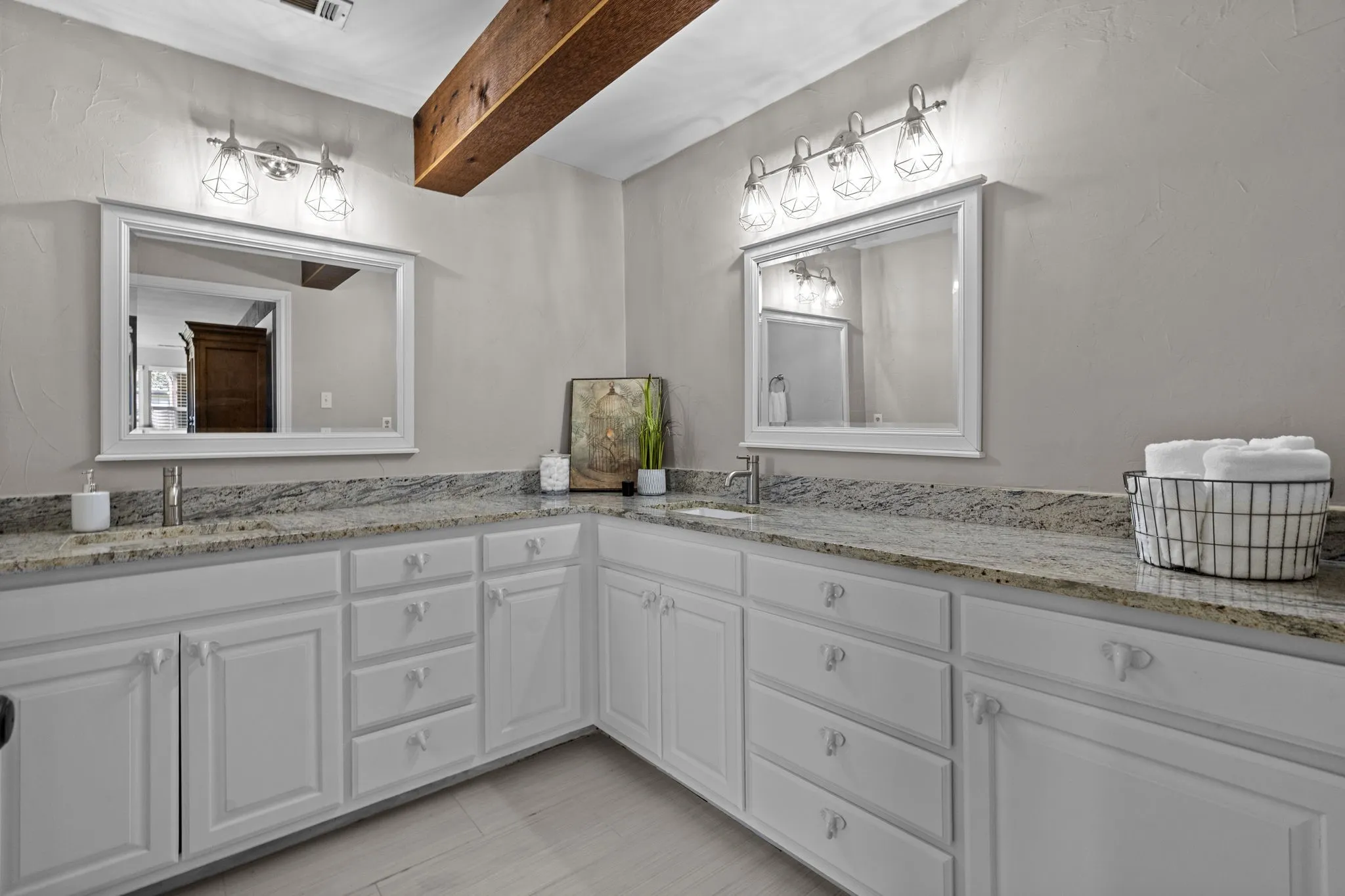 Single Family Residence For Sale in Tarrant County , 2640 Ridgecrest Drive, Southlake, Texas 76092, 3 Bedroom, 2 Bathroom, 2 Garage spaces, 2,107 Sqft, built in 1976, Price $2,195,000, mls#21362545, Real Estate Agent in Southlake, Homes For Sale in Tarrant county, Homes For Sale in Southlake, Realtor in Southlake Texas, Real Estate Brokerage Independent Realty Texas, Luminita Cordes Realtor