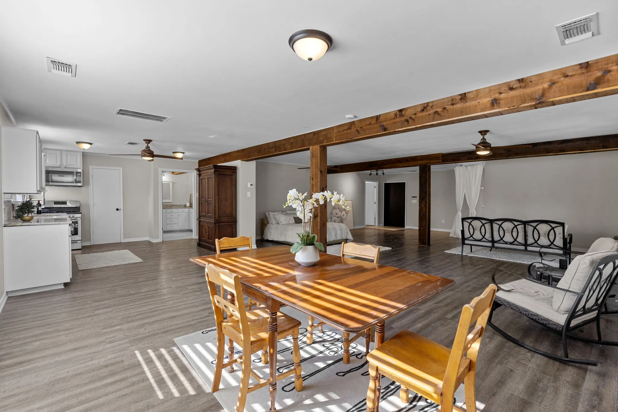 Single Family Residence For Sale in Tarrant County , 2640 Ridgecrest Drive, Southlake, Texas 76092, 3 Bedroom, 2 Bathroom, 2 Garage spaces, 2,107 Sqft, built in 1976, Price $2,195,000, mls#21362545, Real Estate Agent in Southlake, Homes For Sale in Tarrant county, Homes For Sale in Southlake, Realtor in Southlake Texas, Real Estate Brokerage Independent Realty Texas, Luminita Cordes Realtor