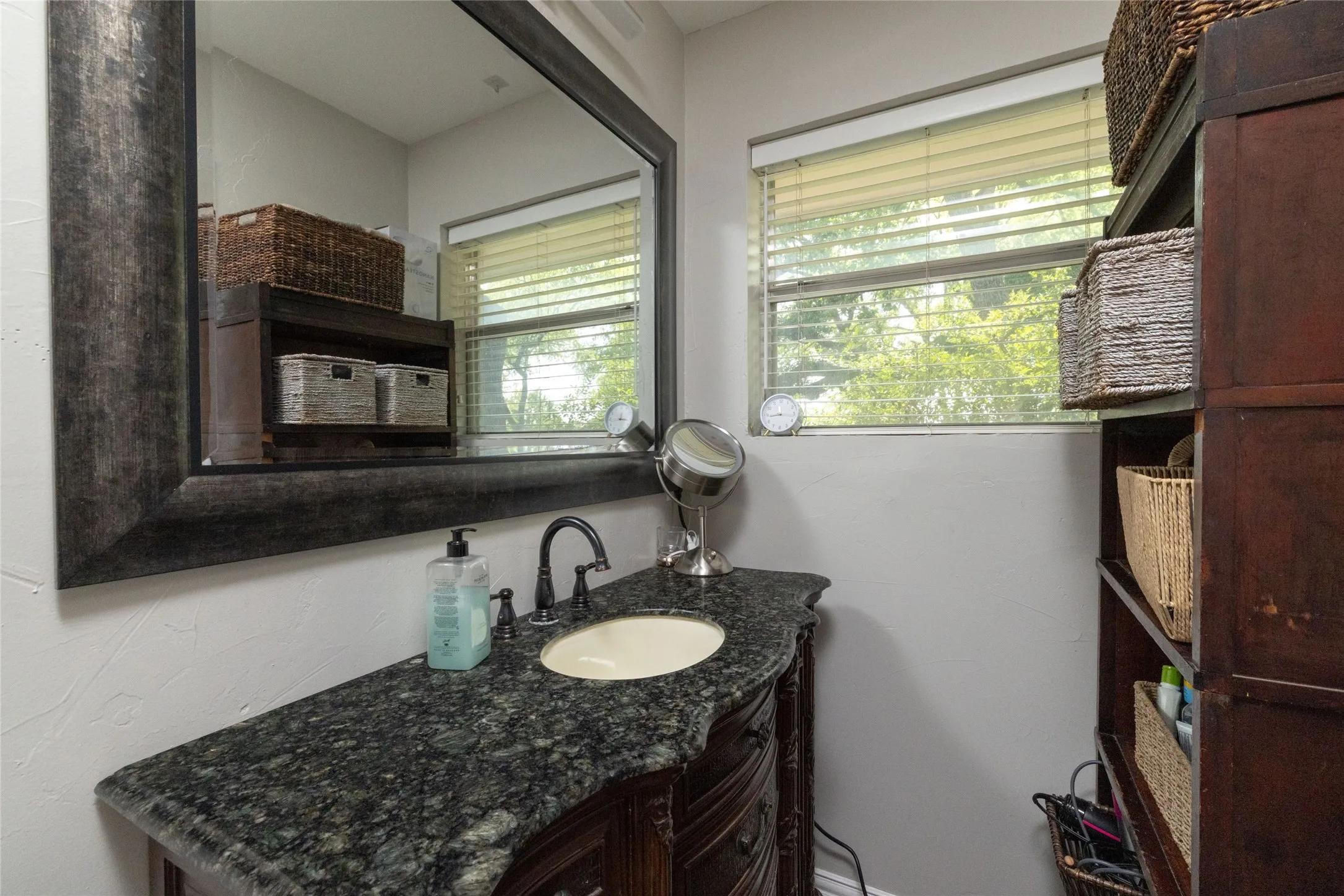 Single Family Residence For Sale in Tarrant County , 2640 Ridgecrest Drive, Southlake, Texas 76092, 3 Bedroom, 2 Bathroom, 2 Garage spaces, 2,107 Sqft, built in 1976, Price $2,195,000, mls#21362545, Real Estate Agent in Southlake, Homes For Sale in Tarrant county, Homes For Sale in Southlake, Realtor in Southlake Texas, Real Estate Brokerage Independent Realty Texas, Luminita Cordes Realtor