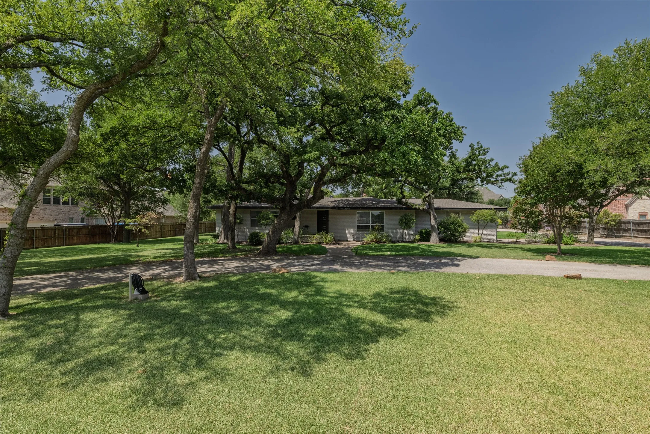 Single Family Residence For Sale in Tarrant County , 2640 Ridgecrest Drive, Southlake, Texas 76092, 3 Bedroom, 2 Bathroom, 2 Garage spaces, 2,107 Sqft, built in 1976, Price $2,195,000, mls#21362545, Real Estate Agent in Southlake, Homes For Sale in Tarrant county, Homes For Sale in Southlake, Realtor in Southlake Texas, Real Estate Brokerage Independent Realty Texas, Luminita Cordes Realtor