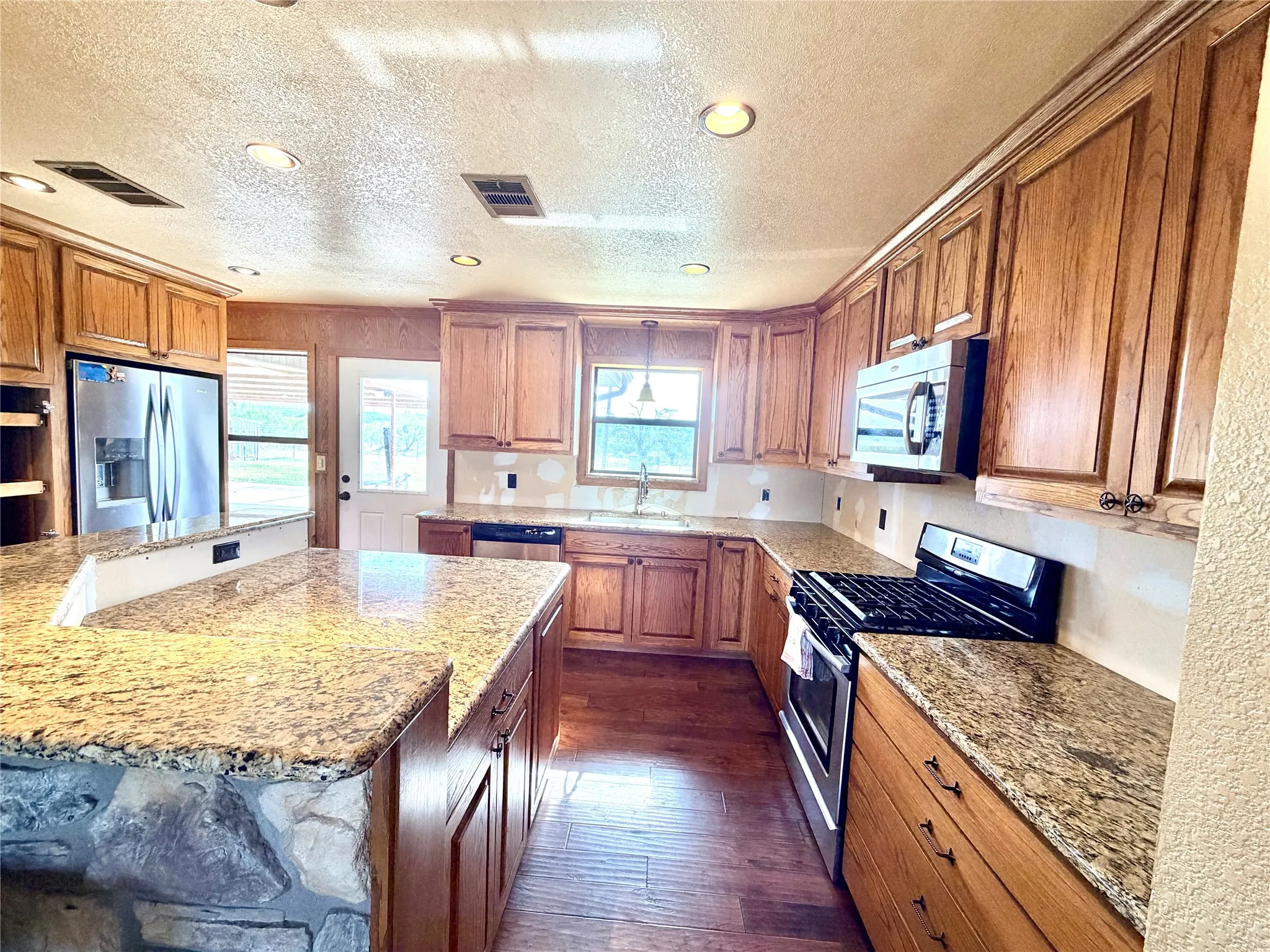Single Family Residence For Sale in Mills County , 211 Fm 3023 S, Goldthwaite, Texas 76844, 4 Bedroom, 2 Bathroom, 1 Garage spaces, 2,494 Sqft, built in 1987, mls#21363889, Real Estate Agent in Goldthwaite, Homes For Sale in Mills county, Homes For Sale in Goldthwaite, Realtor in Goldthwaite Texas, Real Estate Brokerage Independent Realty Texas, Luminita Cordes Realtor