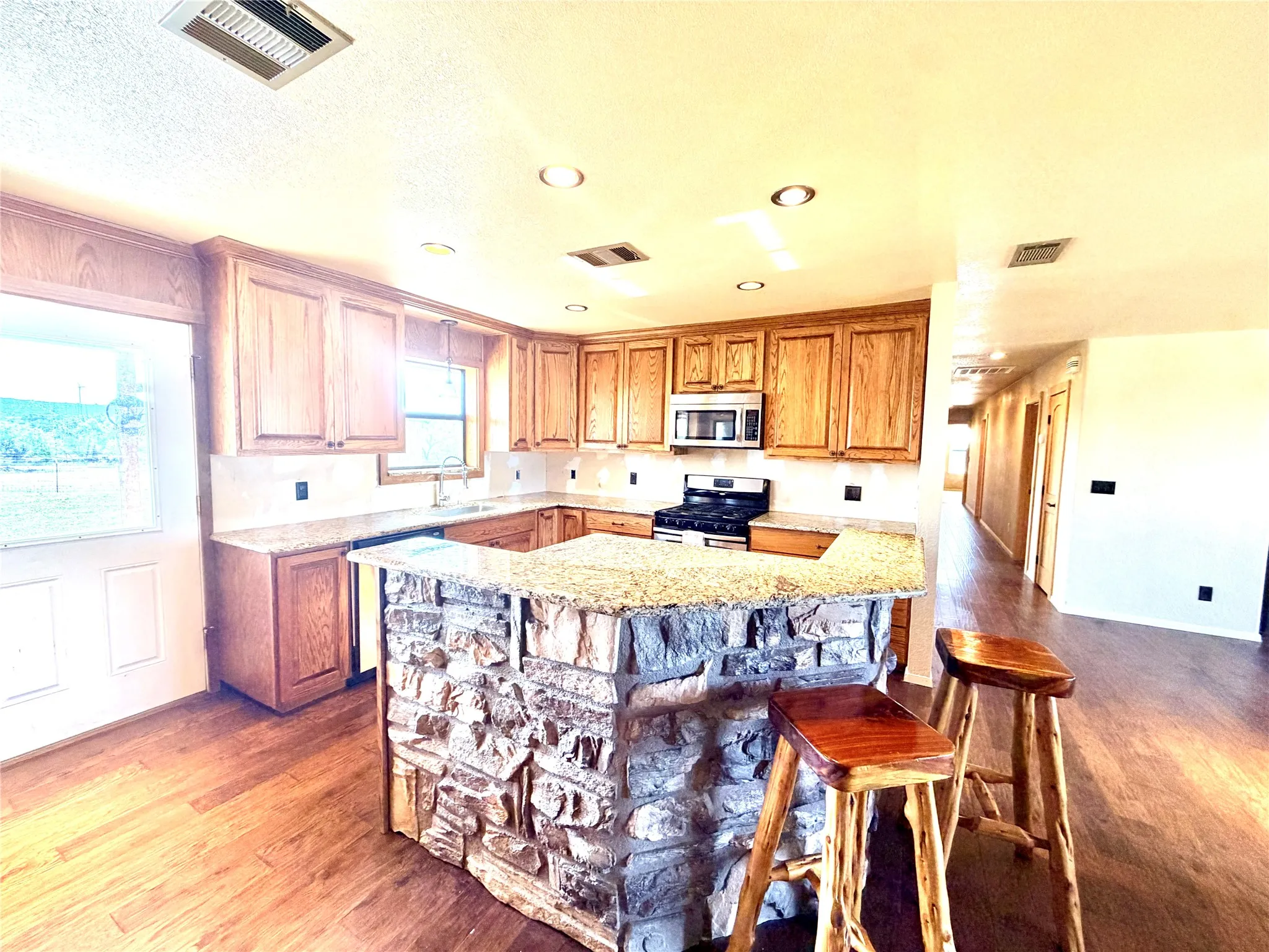 Single Family Residence For Sale in Mills County , 211 Fm 3023 S, Goldthwaite, Texas 76844, 4 Bedroom, 2 Bathroom, 1 Garage spaces, 2,494 Sqft, built in 1987, mls#21363889, Real Estate Agent in Goldthwaite, Homes For Sale in Mills county, Homes For Sale in Goldthwaite, Realtor in Goldthwaite Texas, Real Estate Brokerage Independent Realty Texas, Luminita Cordes Realtor