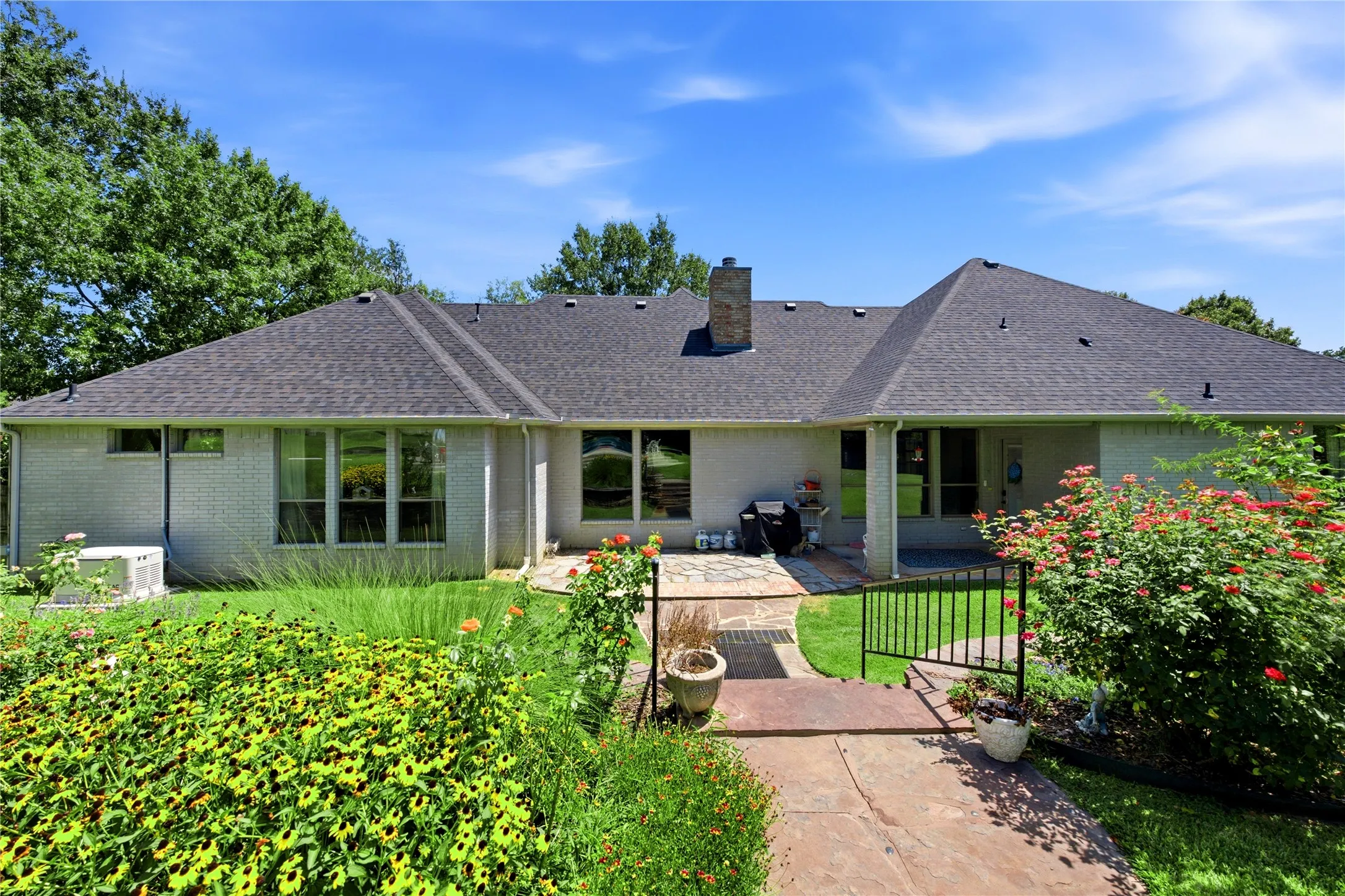 Single Family Residence For Sale in Henderson County , 4 Mill Run Place, Athens, Texas 75751, 4 Bedroom, 3 Bathroom, 3 Garage spaces, 3,001 Sqft, built in 2005, mls#21363916, Real Estate Agent in Athens, Homes For Sale in Henderson county, Homes For Sale in Athens, Realtor in Athens Texas, Real Estate Brokerage Independent Realty Texas, Luminita Cordes Realtor