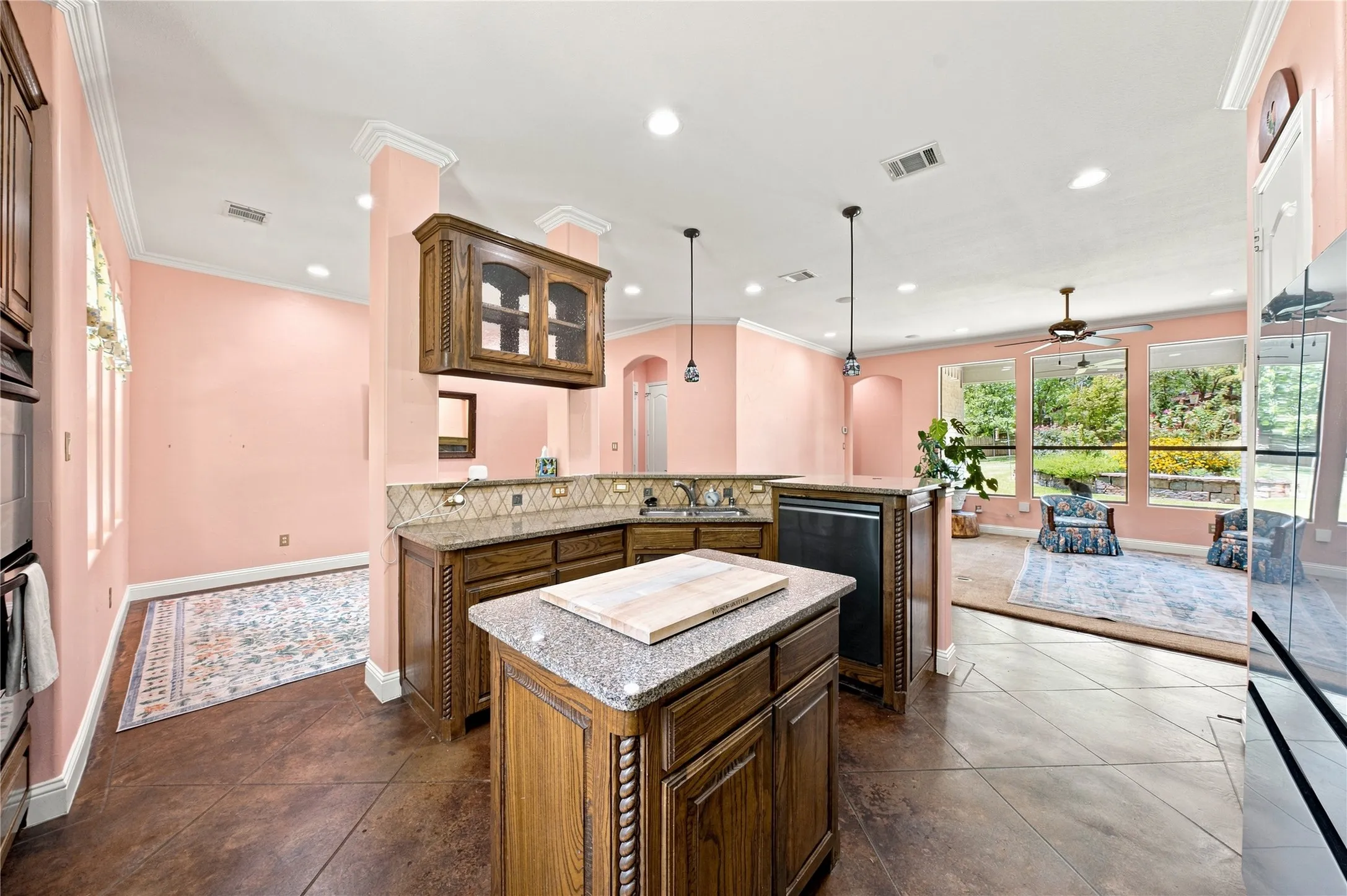 Single Family Residence For Sale in Henderson County , 4 Mill Run Place, Athens, Texas 75751, 4 Bedroom, 3 Bathroom, 3 Garage spaces, 3,001 Sqft, built in 2005, mls#21363916, Real Estate Agent in Athens, Homes For Sale in Henderson county, Homes For Sale in Athens, Realtor in Athens Texas, Real Estate Brokerage Independent Realty Texas, Luminita Cordes Realtor