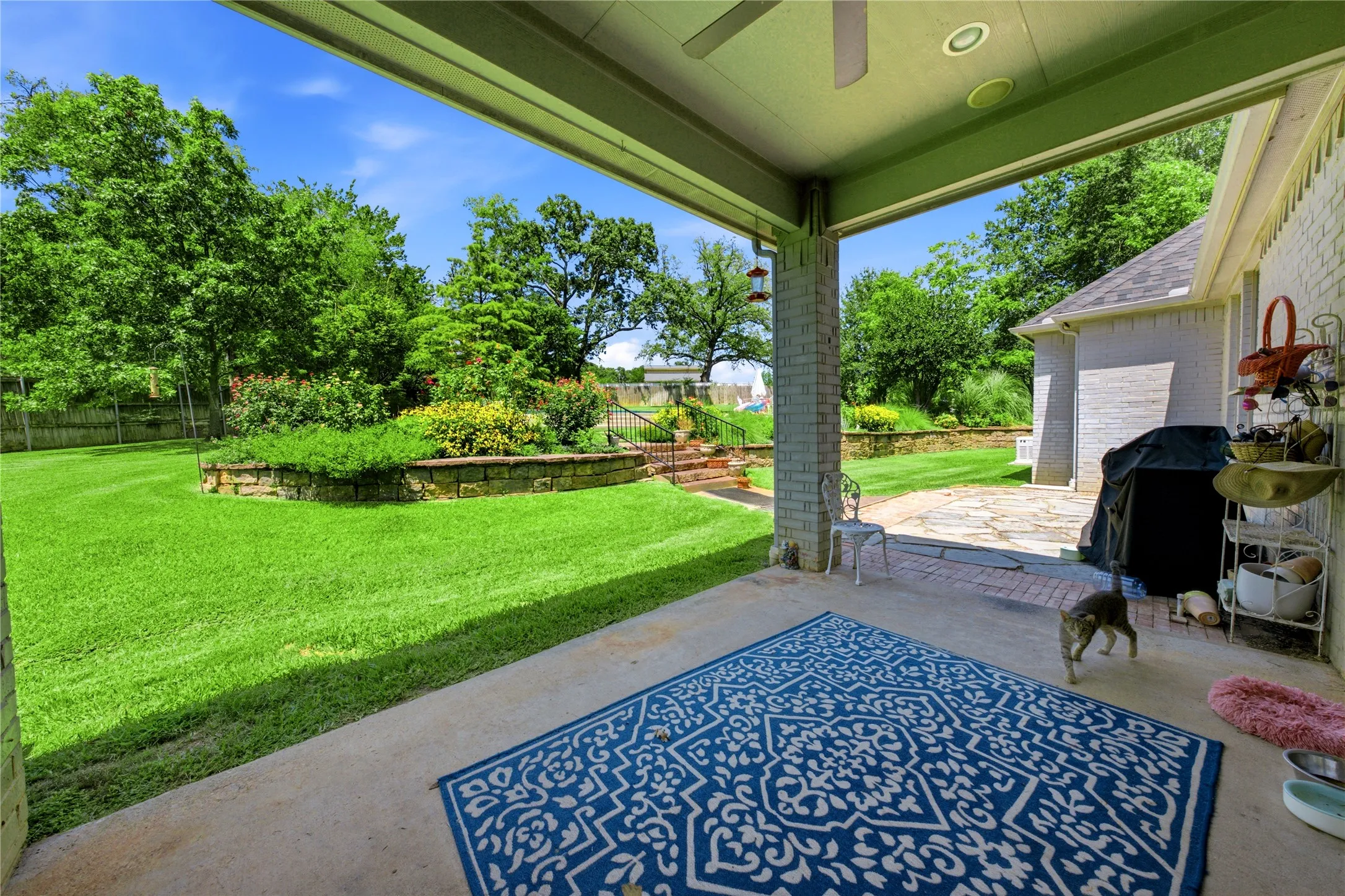 Single Family Residence For Sale in Henderson County , 4 Mill Run Place, Athens, Texas 75751, 4 Bedroom, 3 Bathroom, 3 Garage spaces, 3,001 Sqft, built in 2005, mls#21363916, Real Estate Agent in Athens, Homes For Sale in Henderson county, Homes For Sale in Athens, Realtor in Athens Texas, Real Estate Brokerage Independent Realty Texas, Luminita Cordes Realtor