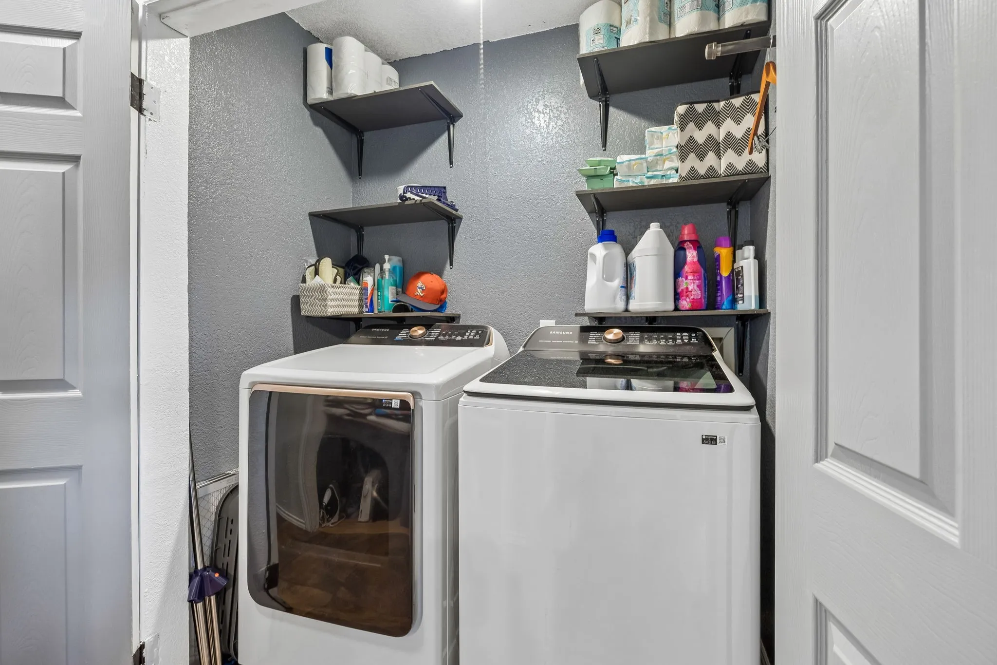 Single Family Residence For Sale in Rockwall County , 594 Trout Street, Rockwall, Texas 75032, 3 Bedroom, 2 Bathroom, 2 Garage spaces, 1,715 Sqft, built in 2002, mls#21363913, Real Estate Agent in Rockwall, Homes For Sale in Rockwall county, Homes For Sale in Rockwall, Realtor in Rockwall Texas, Real Estate Brokerage Independent Realty Texas, Luminita Cordes Realtor
