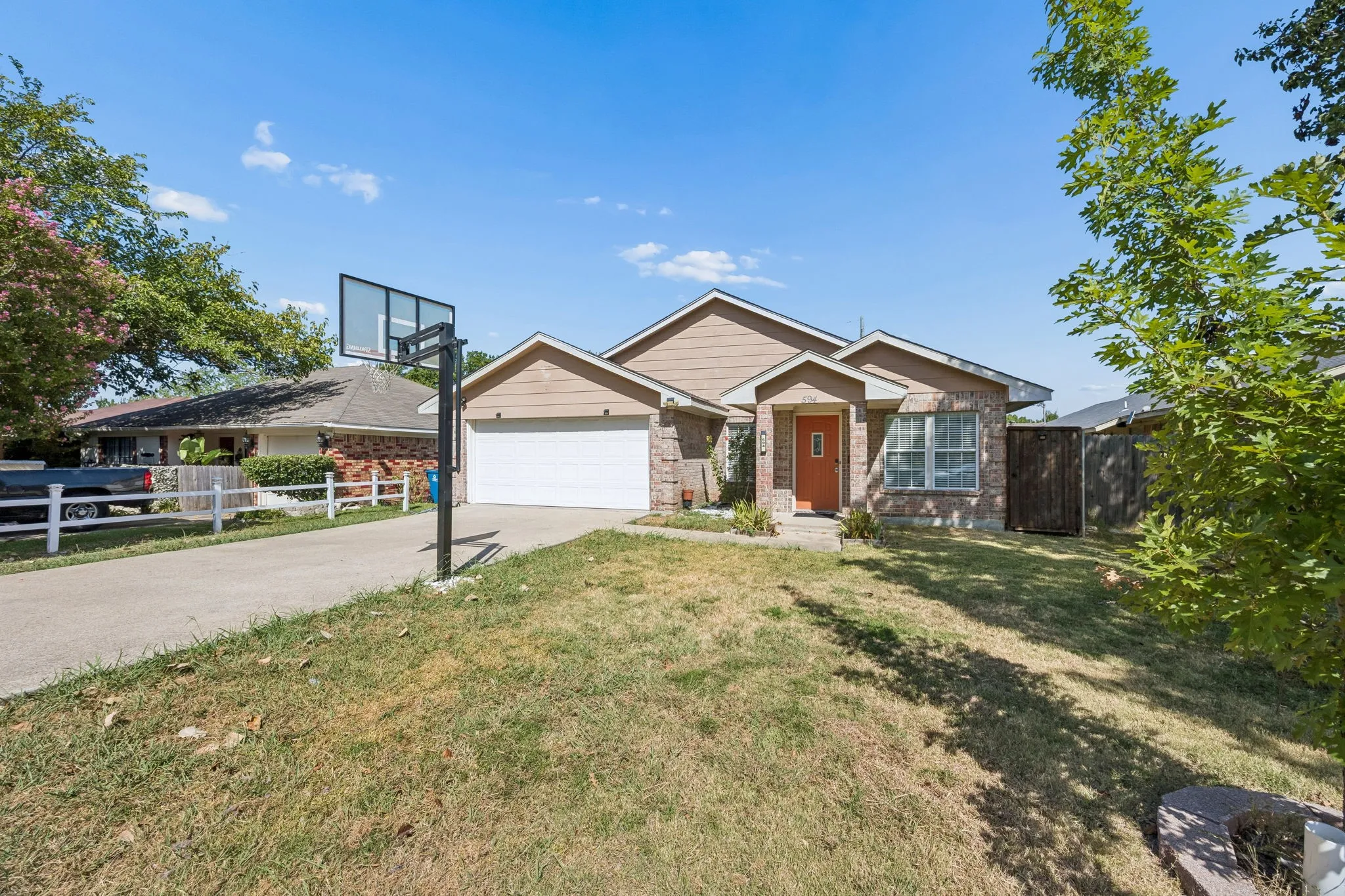 Single Family Residence For Sale in Rockwall County , 594 Trout Street, Rockwall, Texas 75032, 3 Bedroom, 2 Bathroom, 2 Garage spaces, 1,715 Sqft, built in 2002, mls#21363913, Real Estate Agent in Rockwall, Homes For Sale in Rockwall county, Homes For Sale in Rockwall, Realtor in Rockwall Texas, Real Estate Brokerage Independent Realty Texas, Luminita Cordes Realtor