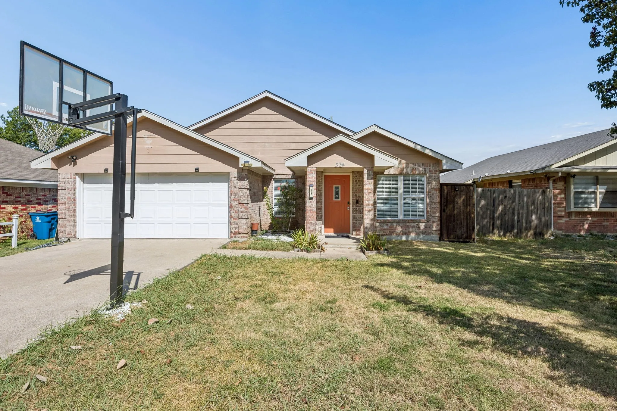 Single Family Residence For Sale in Rockwall County , 594 Trout Street, Rockwall, Texas 75032, 3 Bedroom, 2 Bathroom, 2 Garage spaces, 1,715 Sqft, built in 2002, mls#21363913, Real Estate Agent in Rockwall, Homes For Sale in Rockwall county, Homes For Sale in Rockwall, Realtor in Rockwall Texas, Real Estate Brokerage Independent Realty Texas, Luminita Cordes Realtor