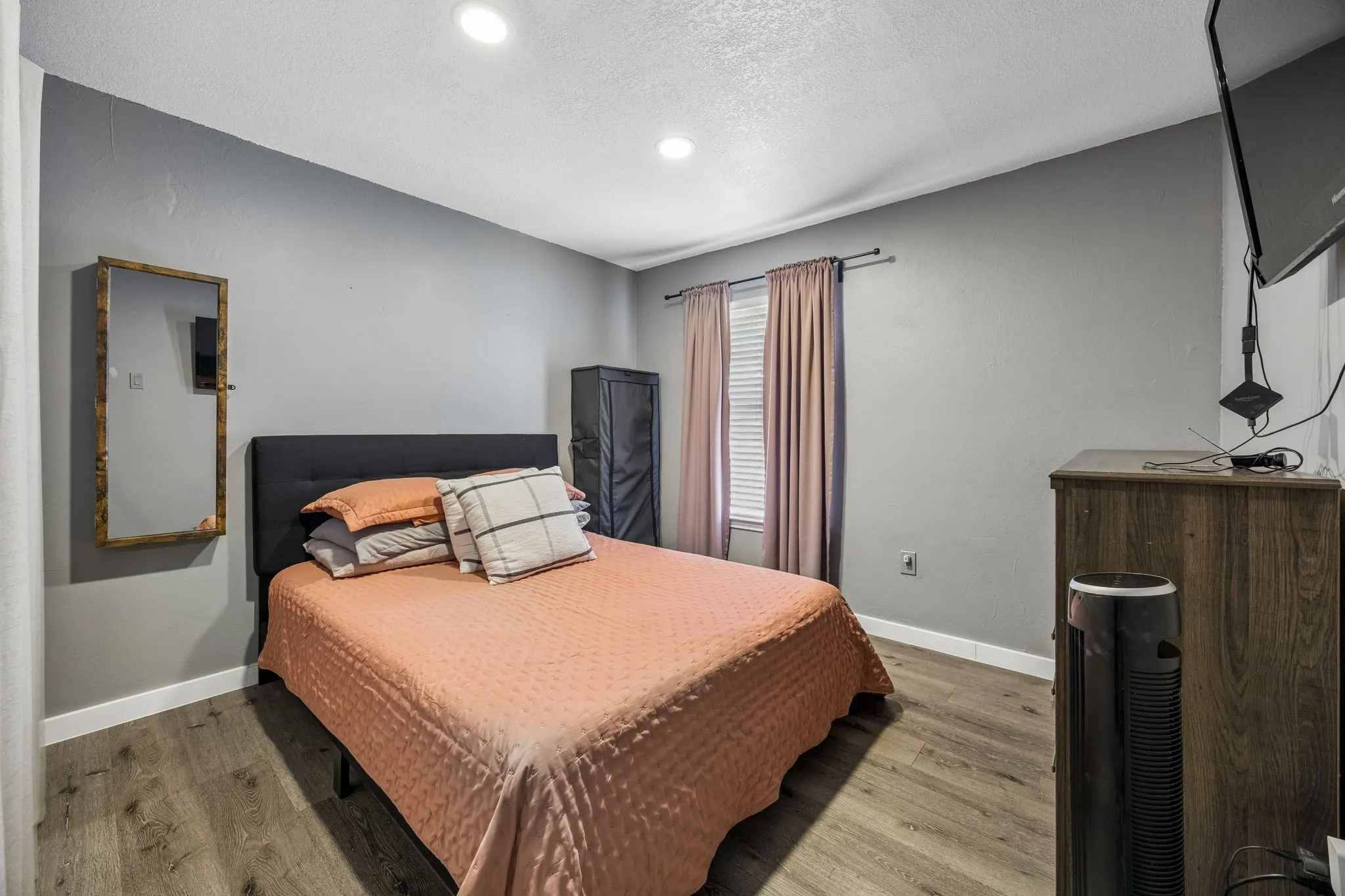 Single Family Residence For Sale in Rockwall County , 594 Trout Street, Rockwall, Texas 75032, 3 Bedroom, 2 Bathroom, 2 Garage spaces, 1,715 Sqft, built in 2002, mls#21363913, Real Estate Agent in Rockwall, Homes For Sale in Rockwall county, Homes For Sale in Rockwall, Realtor in Rockwall Texas, Real Estate Brokerage Independent Realty Texas, Luminita Cordes Realtor