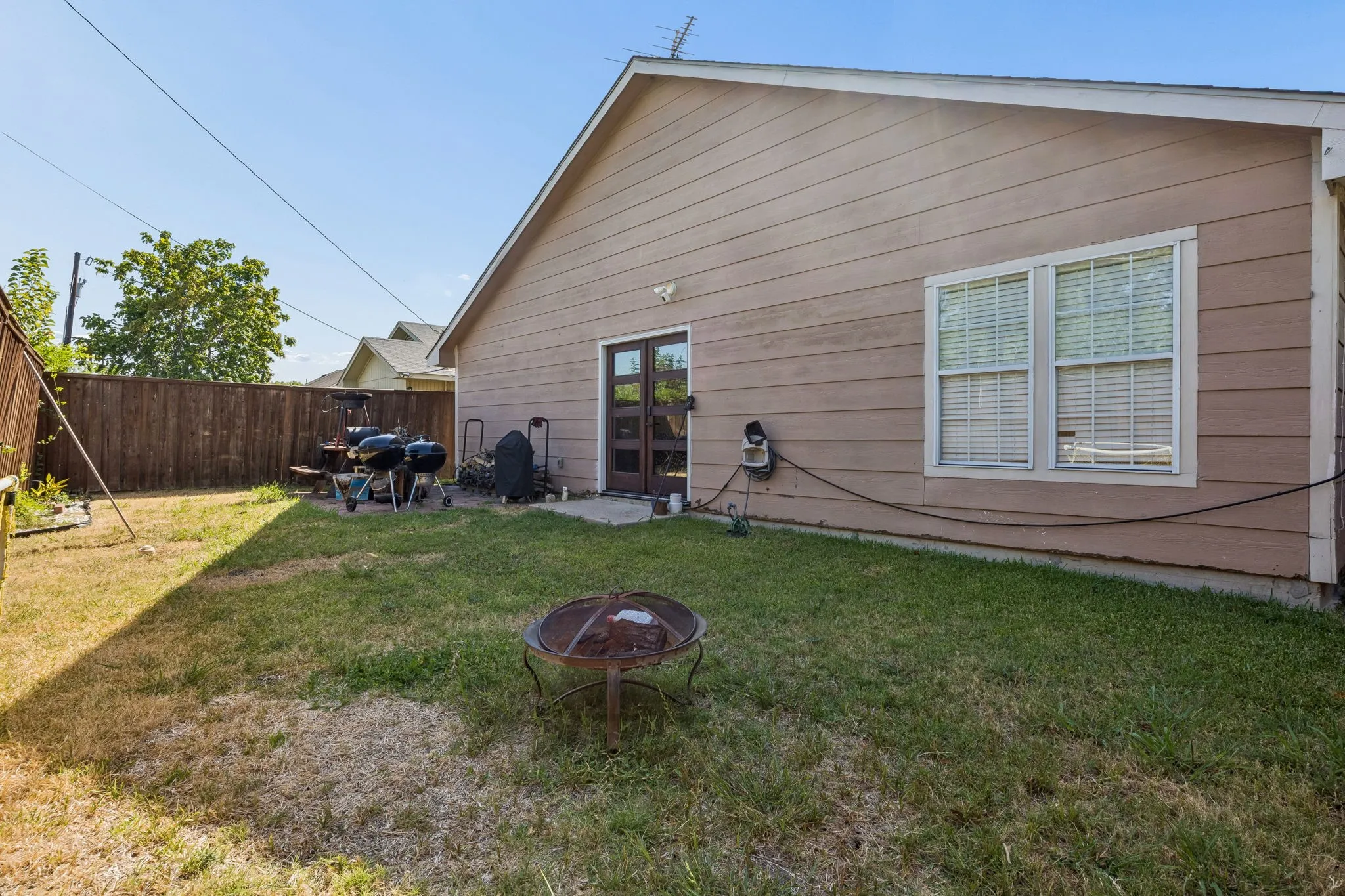 Single Family Residence For Sale in Rockwall County , 594 Trout Street, Rockwall, Texas 75032, 3 Bedroom, 2 Bathroom, 2 Garage spaces, 1,715 Sqft, built in 2002, mls#21363913, Real Estate Agent in Rockwall, Homes For Sale in Rockwall county, Homes For Sale in Rockwall, Realtor in Rockwall Texas, Real Estate Brokerage Independent Realty Texas, Luminita Cordes Realtor