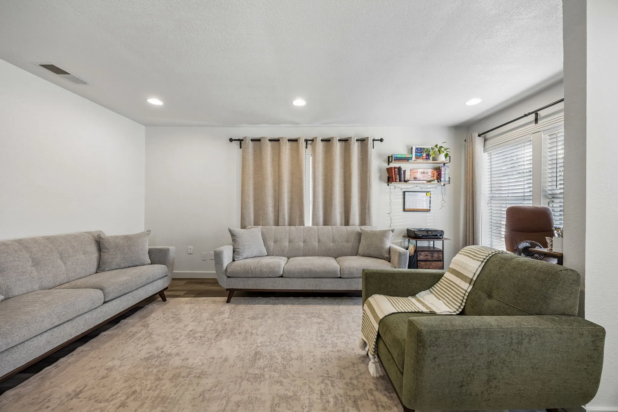 Single Family Residence For Sale in Rockwall County , 594 Trout Street, Rockwall, Texas 75032, 3 Bedroom, 2 Bathroom, 2 Garage spaces, 1,715 Sqft, built in 2002, mls#21363913, Real Estate Agent in Rockwall, Homes For Sale in Rockwall county, Homes For Sale in Rockwall, Realtor in Rockwall Texas, Real Estate Brokerage Independent Realty Texas, Luminita Cordes Realtor