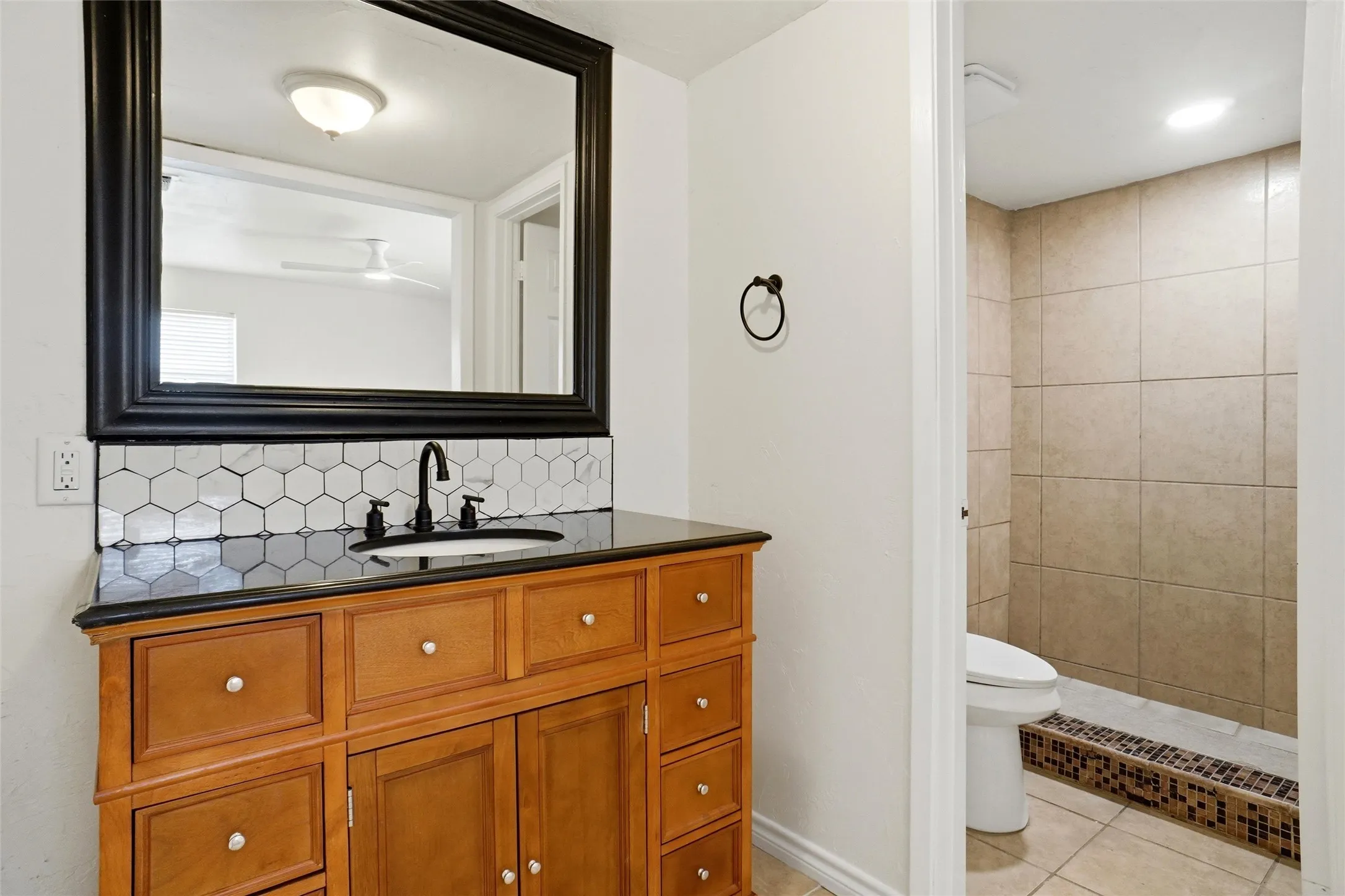 Single Family Residence For Rent in Tarrant County , 129 Mountain View Drive, Azle, Texas 76020, 3 Bedroom, 2 Bathroom, 2 Garage spaces, 1,378 Sqft, built in 1975, mls#21361673, Real Estate Agent in Azle, Homes For Rent in Tarrant county, Homes For Rent in Azle, Realtor in Azle Texas, Real Estate Brokerage Independent Realty Texas, Luminita Cordes Realtor