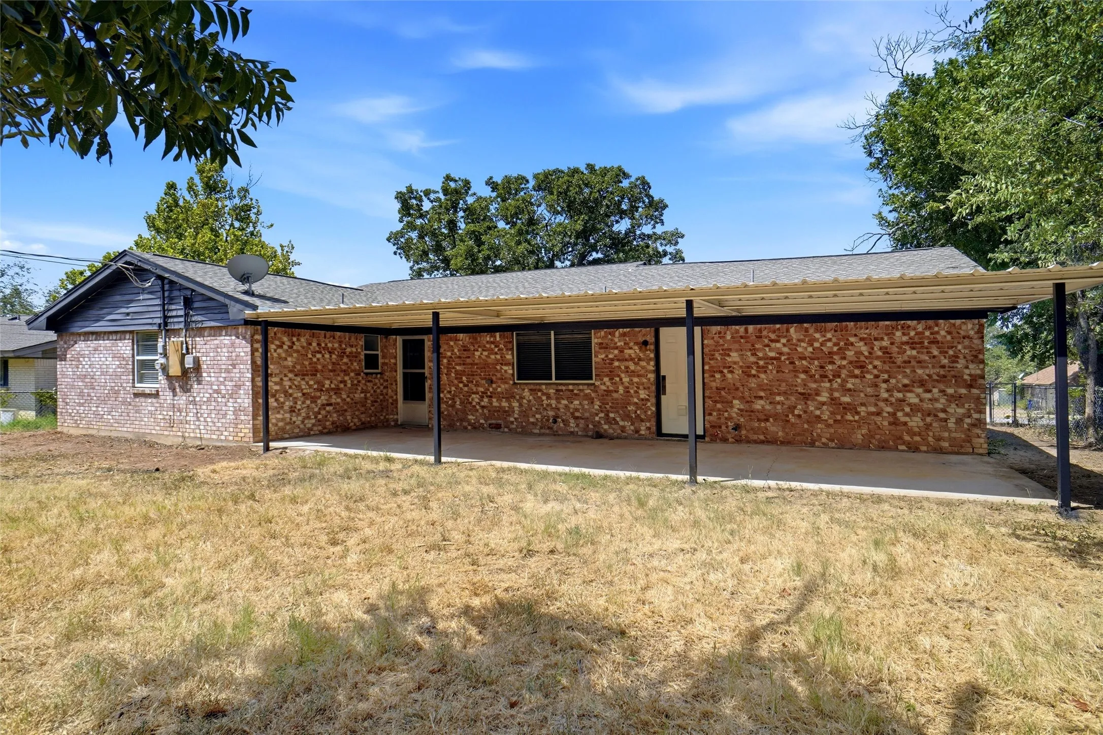 Single Family Residence For Rent in Tarrant County , 129 Mountain View Drive, Azle, Texas 76020, 3 Bedroom, 2 Bathroom, 2 Garage spaces, 1,378 Sqft, built in 1975, mls#21361673, Real Estate Agent in Azle, Homes For Rent in Tarrant county, Homes For Rent in Azle, Realtor in Azle Texas, Real Estate Brokerage Independent Realty Texas, Luminita Cordes Realtor