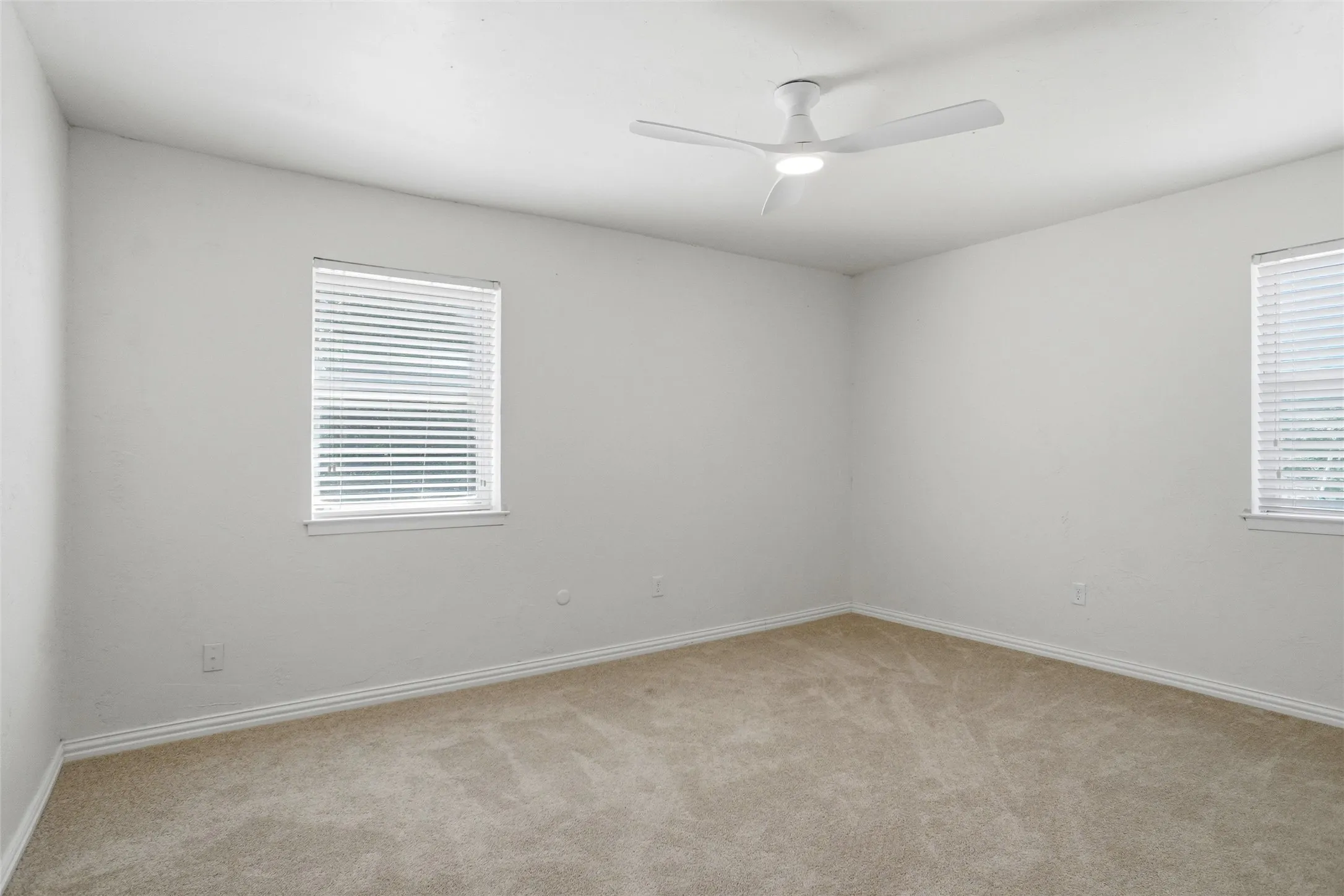 Single Family Residence For Rent in Tarrant County , 129 Mountain View Drive, Azle, Texas 76020, 3 Bedroom, 2 Bathroom, 2 Garage spaces, 1,378 Sqft, built in 1975, mls#21361673, Real Estate Agent in Azle, Homes For Rent in Tarrant county, Homes For Rent in Azle, Realtor in Azle Texas, Real Estate Brokerage Independent Realty Texas, Luminita Cordes Realtor