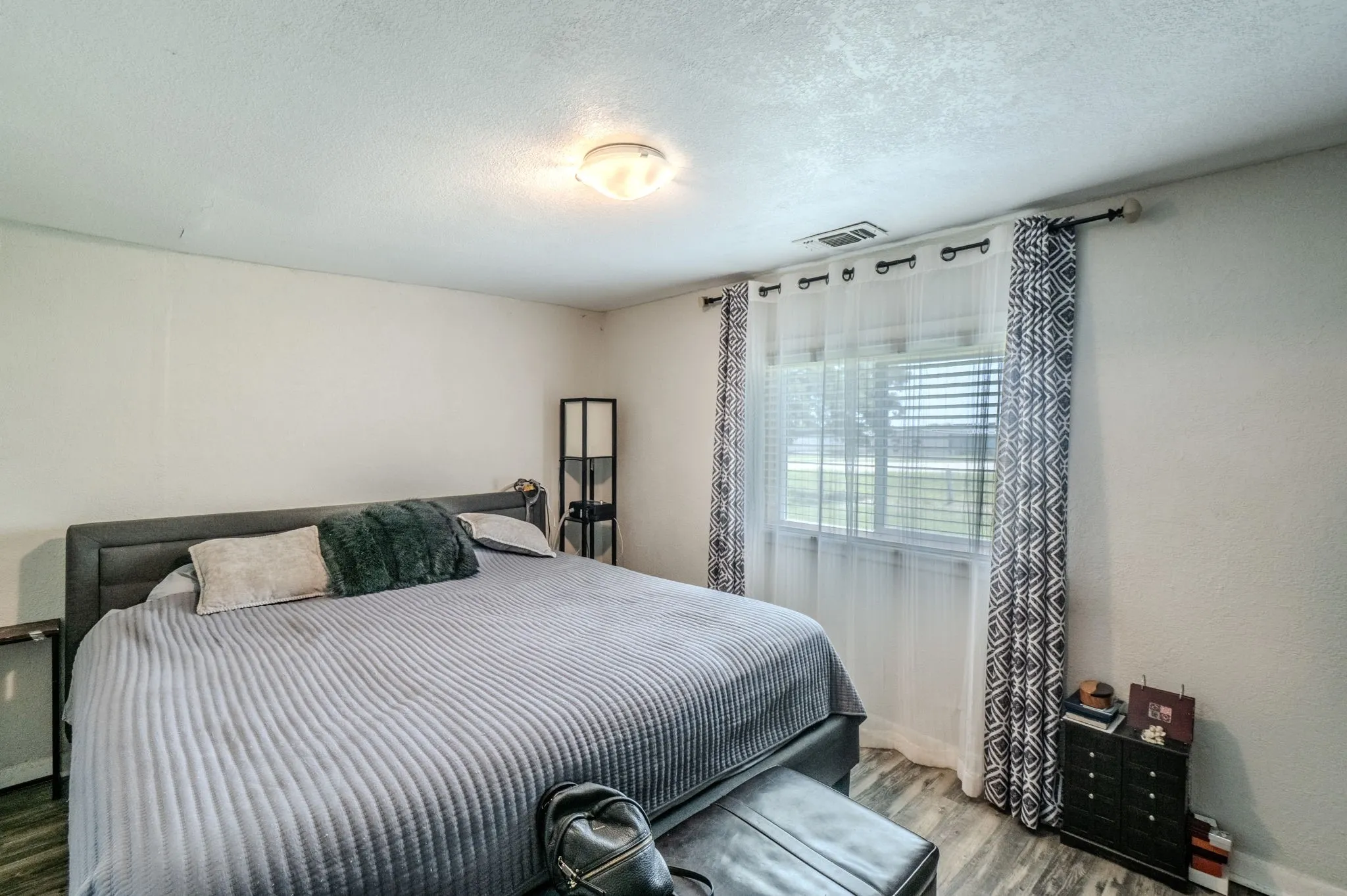 Single Family Residence For Sale in Johnson County , 6017 E Hwy 67, Alvarado, Texas 76009, 2 Bedroom, 1 Bathroom, Garage spaces, 1,296 Sqft, built in 1970, Price $399,900, mls#21363909, Real Estate Agent in Alvarado, Homes For Sale in Johnson county, Homes For Sale in Alvarado, Realtor in Alvarado Texas, Real Estate Brokerage Independent Realty Texas, Luminita Cordes Realtor