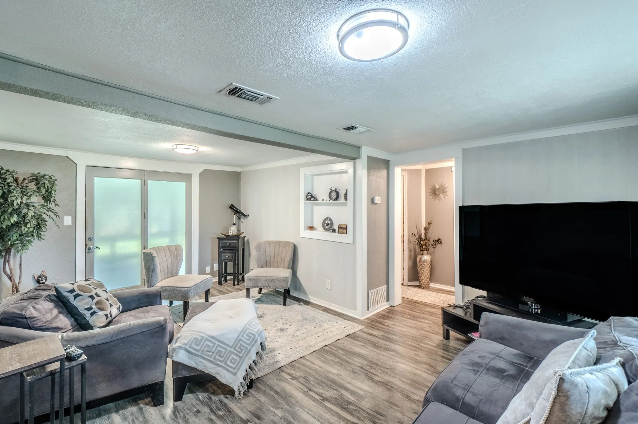 Single Family Residence For Sale in Johnson County , 6017 E Hwy 67, Alvarado, Texas 76009, 2 Bedroom, 1 Bathroom, Garage spaces, 1,296 Sqft, built in 1970, Price $399,900, mls#21363909, Real Estate Agent in Alvarado, Homes For Sale in Johnson county, Homes For Sale in Alvarado, Realtor in Alvarado Texas, Real Estate Brokerage Independent Realty Texas, Luminita Cordes Realtor