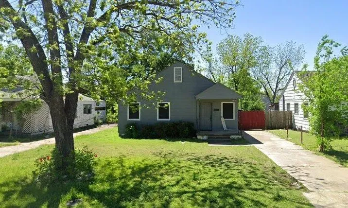 Single Family Residence For Rent in Dallas County , 1933 Fort Worth Street, Grand Prairie, Texas 75050, 2 Bedroom, 1 Bathroom, 1 Garage spaces, 900 Sqft, built in 1942, mls#21363923, Real Estate Agent in Grand Prairie, Homes For Rent in Dallas county, Homes For Rent in Grand Prairie, Realtor in Grand Prairie Texas, Real Estate Brokerage Independent Realty Texas, Luminita Cordes Realtor