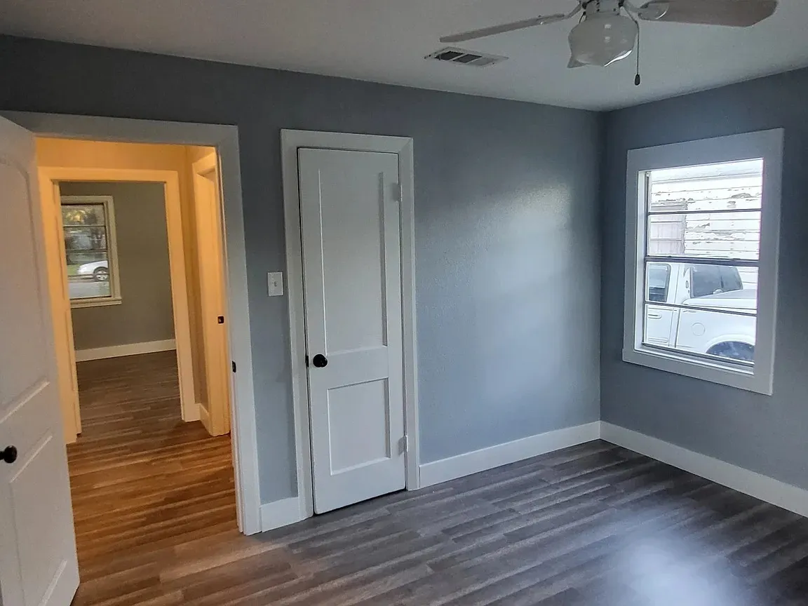 Single Family Residence For Rent in Dallas County , 1933 Fort Worth Street, Grand Prairie, Texas 75050, 2 Bedroom, 1 Bathroom, 1 Garage spaces, 900 Sqft, built in 1942, mls#21363923, Real Estate Agent in Grand Prairie, Homes For Rent in Dallas county, Homes For Rent in Grand Prairie, Realtor in Grand Prairie Texas, Real Estate Brokerage Independent Realty Texas, Luminita Cordes Realtor