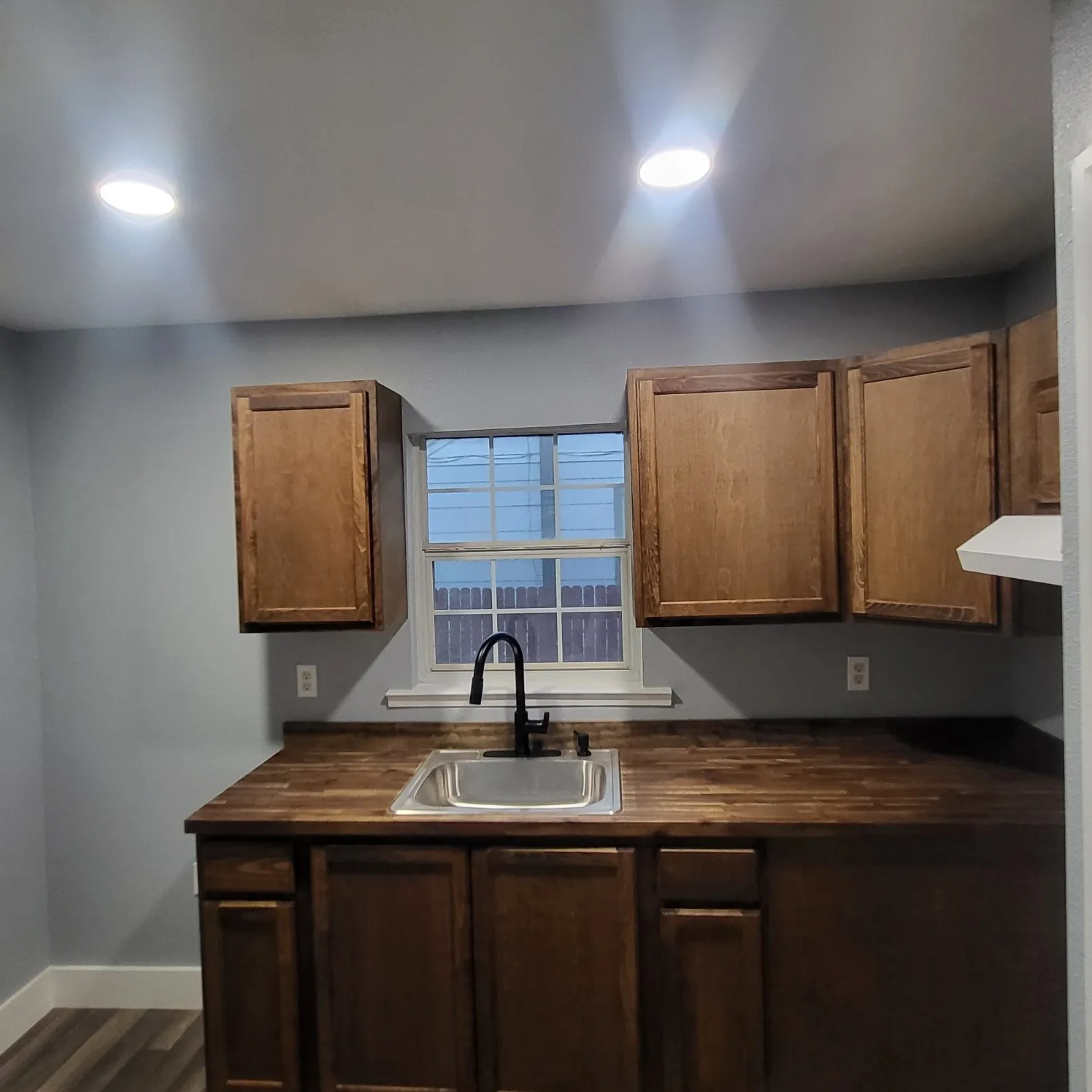 Single Family Residence For Rent in Dallas County , 1933 Fort Worth Street, Grand Prairie, Texas 75050, 2 Bedroom, 1 Bathroom, 1 Garage spaces, 900 Sqft, built in 1942, mls#21363923, Real Estate Agent in Grand Prairie, Homes For Rent in Dallas county, Homes For Rent in Grand Prairie, Realtor in Grand Prairie Texas, Real Estate Brokerage Independent Realty Texas, Luminita Cordes Realtor