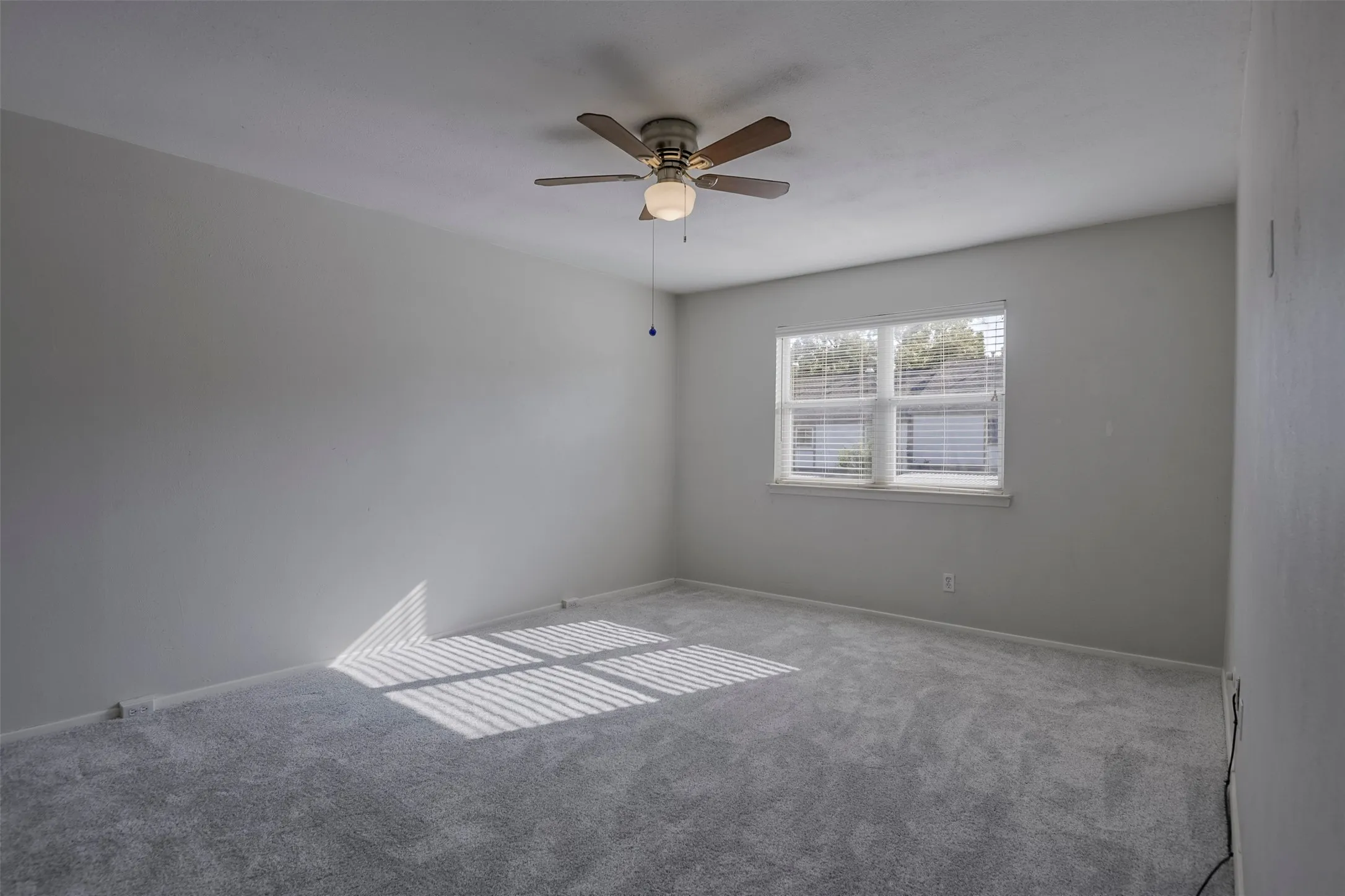 Townhouse For Sale in Tarrant County , 326 Westview Terrace, Arlington, Texas 76013, 3 Bedroom, 3 Bathroom, Garage spaces, 1,872 Sqft, built in 1969, mls#21362716, Real Estate Agent in Arlington, Homes For Sale in Tarrant county, Homes For Sale in Arlington, Realtor in Arlington Texas, Real Estate Brokerage Independent Realty Texas, Luminita Cordes Realtor