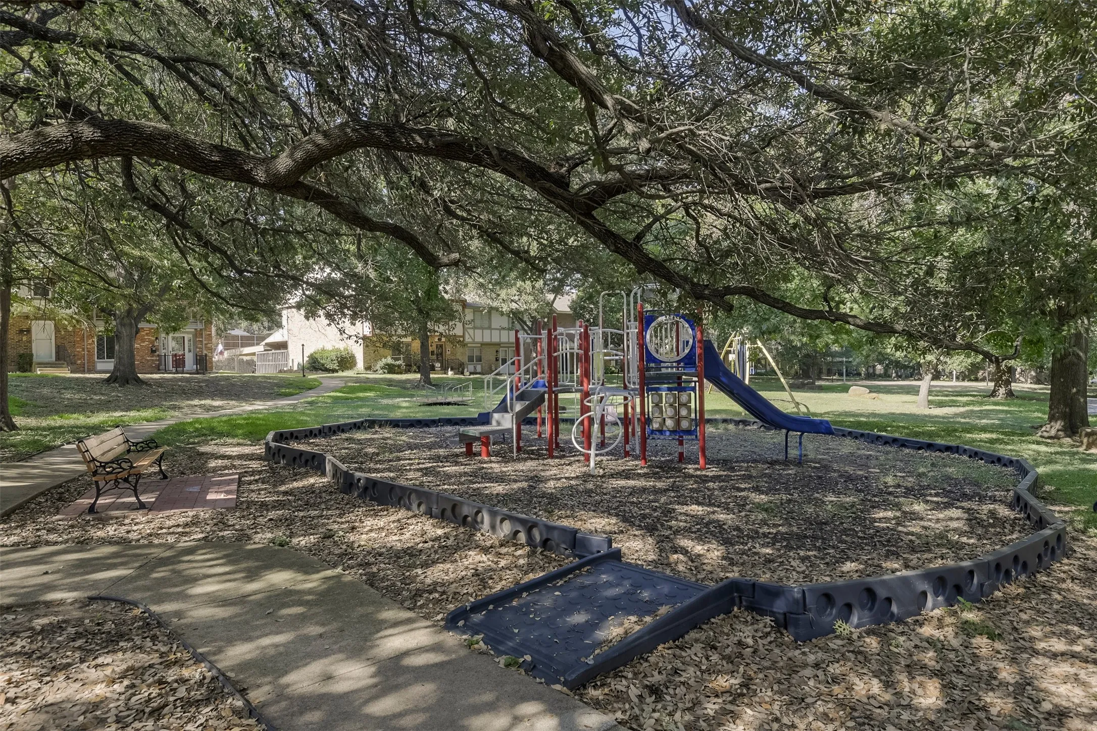 Townhouse For Sale in Tarrant County , 326 Westview Terrace, Arlington, Texas 76013, 3 Bedroom, 3 Bathroom, Garage spaces, 1,872 Sqft, built in 1969, mls#21362716, Real Estate Agent in Arlington, Homes For Sale in Tarrant county, Homes For Sale in Arlington, Realtor in Arlington Texas, Real Estate Brokerage Independent Realty Texas, Luminita Cordes Realtor
