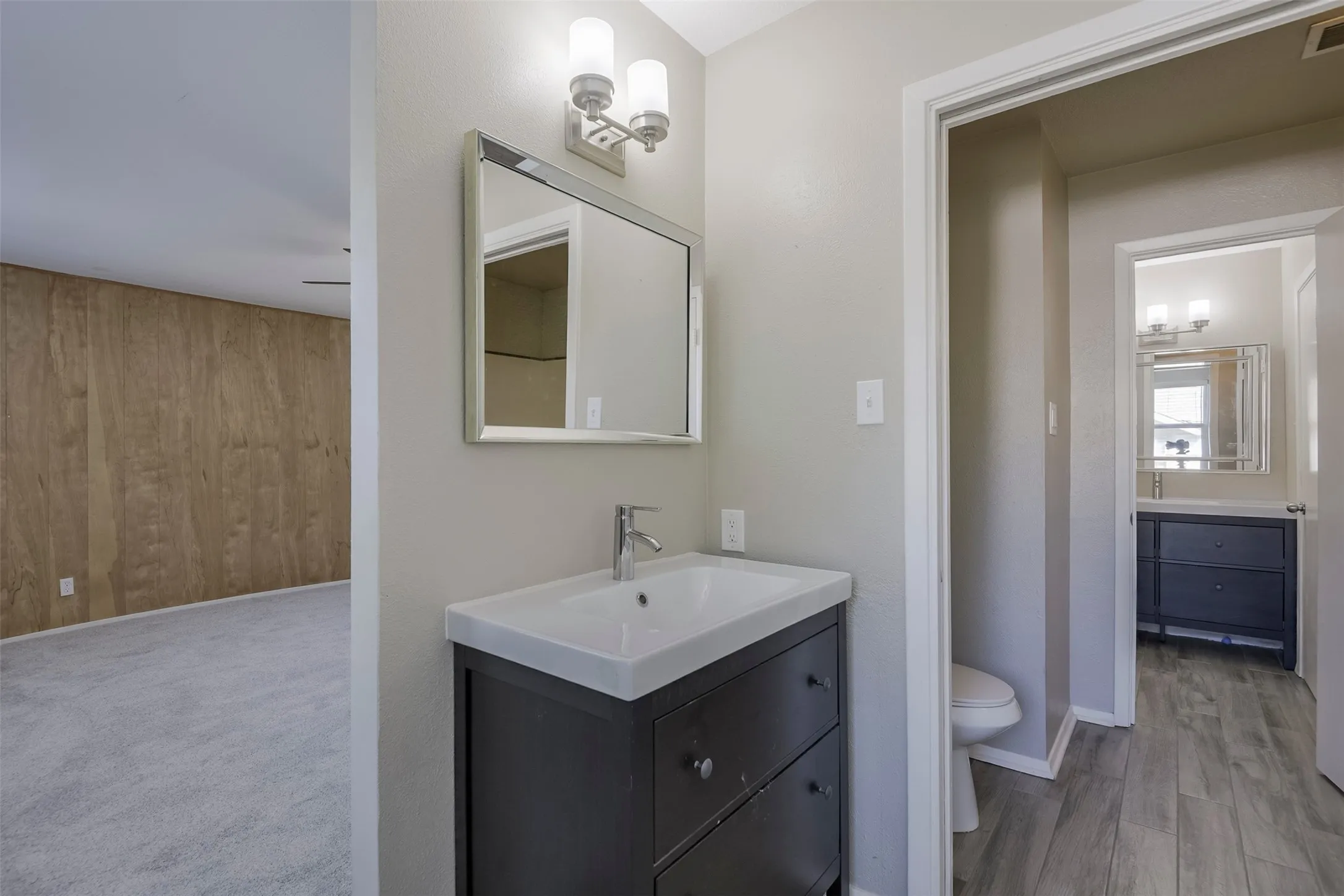 Townhouse For Sale in Tarrant County , 326 Westview Terrace, Arlington, Texas 76013, 3 Bedroom, 3 Bathroom, Garage spaces, 1,872 Sqft, built in 1969, mls#21362716, Real Estate Agent in Arlington, Homes For Sale in Tarrant county, Homes For Sale in Arlington, Realtor in Arlington Texas, Real Estate Brokerage Independent Realty Texas, Luminita Cordes Realtor